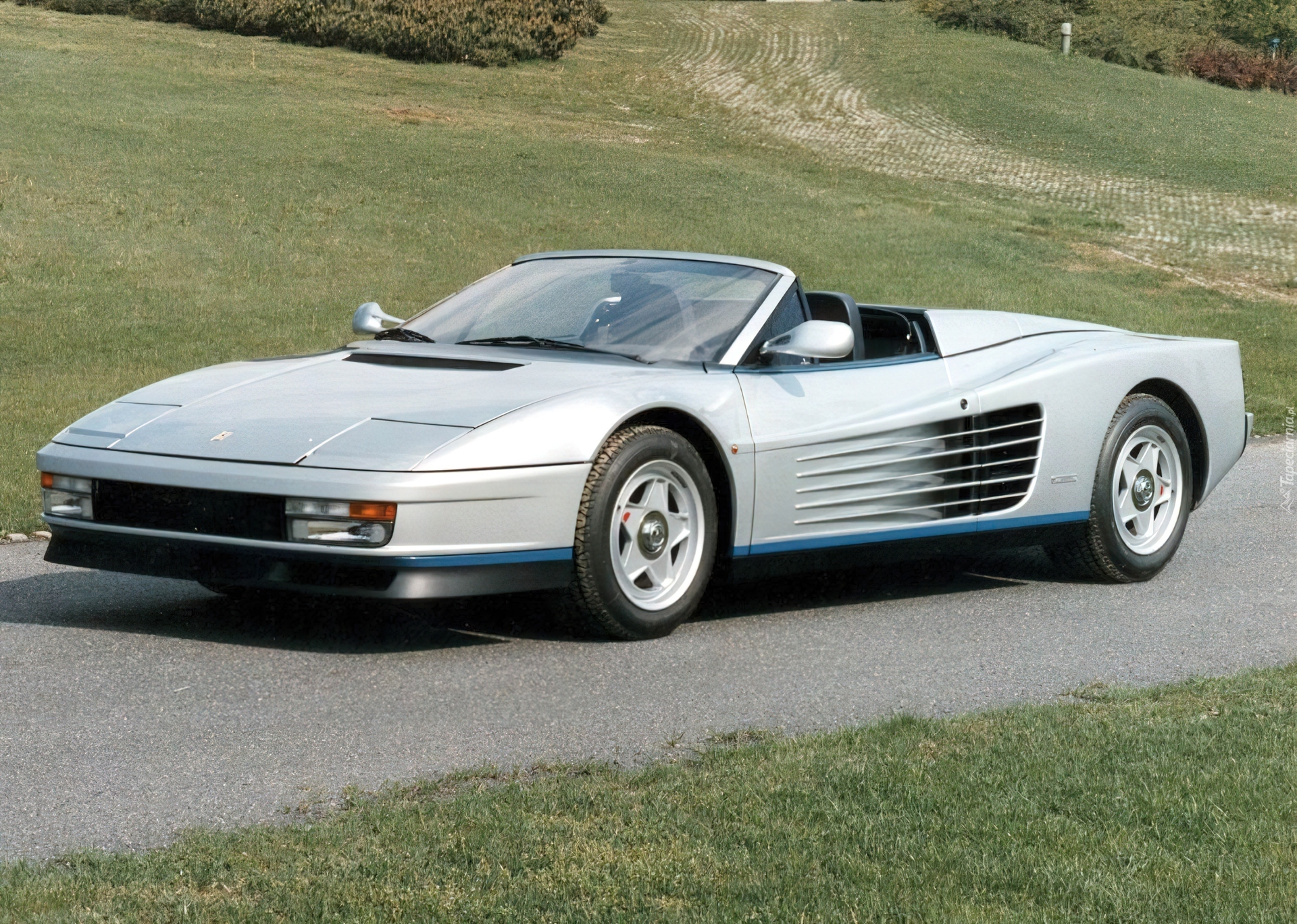 Srebrne, Ferrari Testarossa, Kabriolet