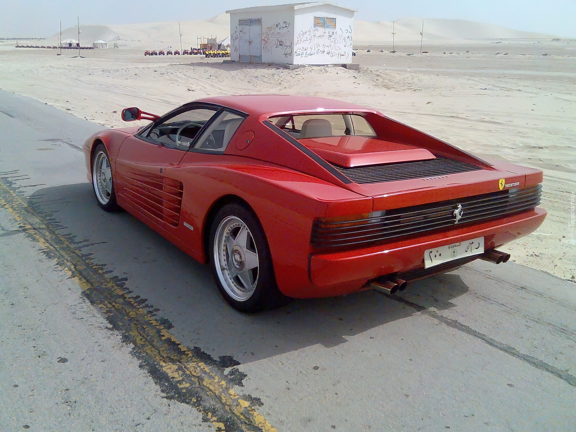 Ferrari Testarossa, Dubaj, Pustynia
