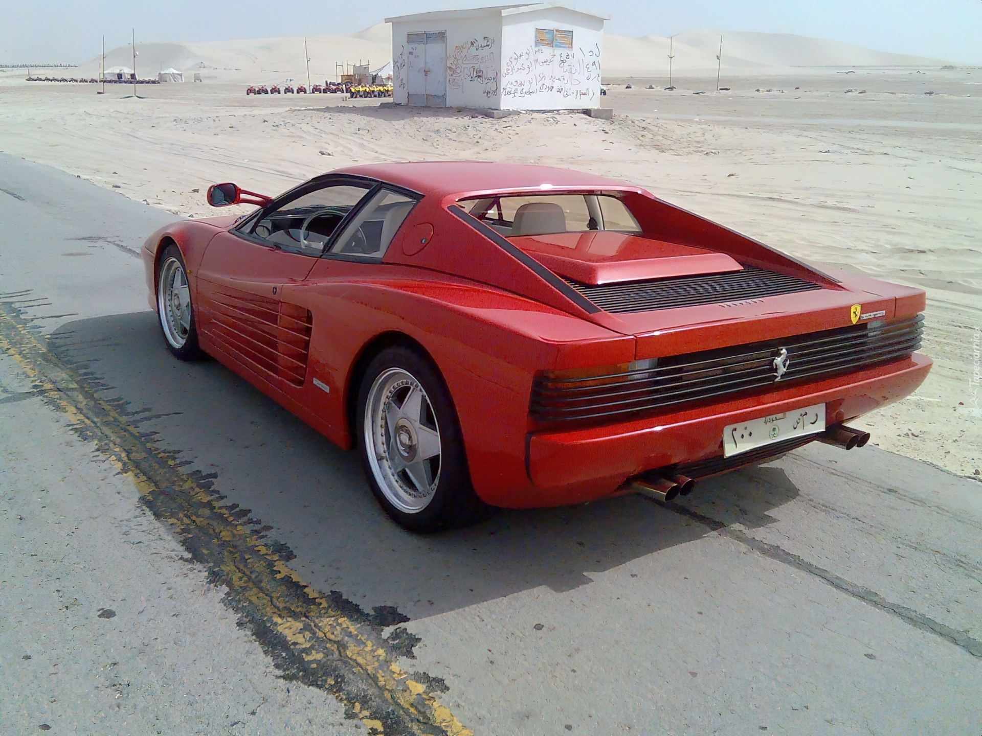 Ferrari Testarossa, Dubaj, Pustynia