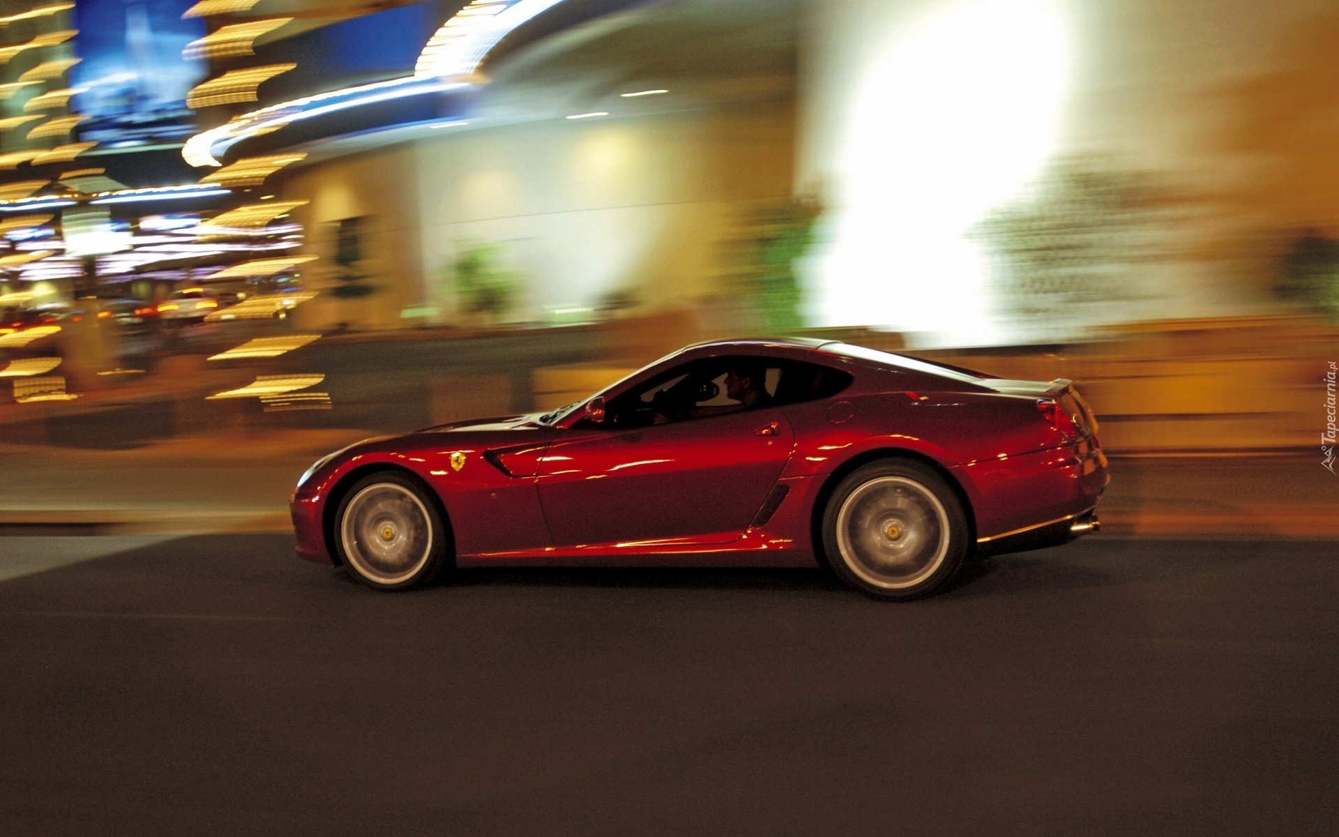 Ferrari 599, Miasto, Nocą