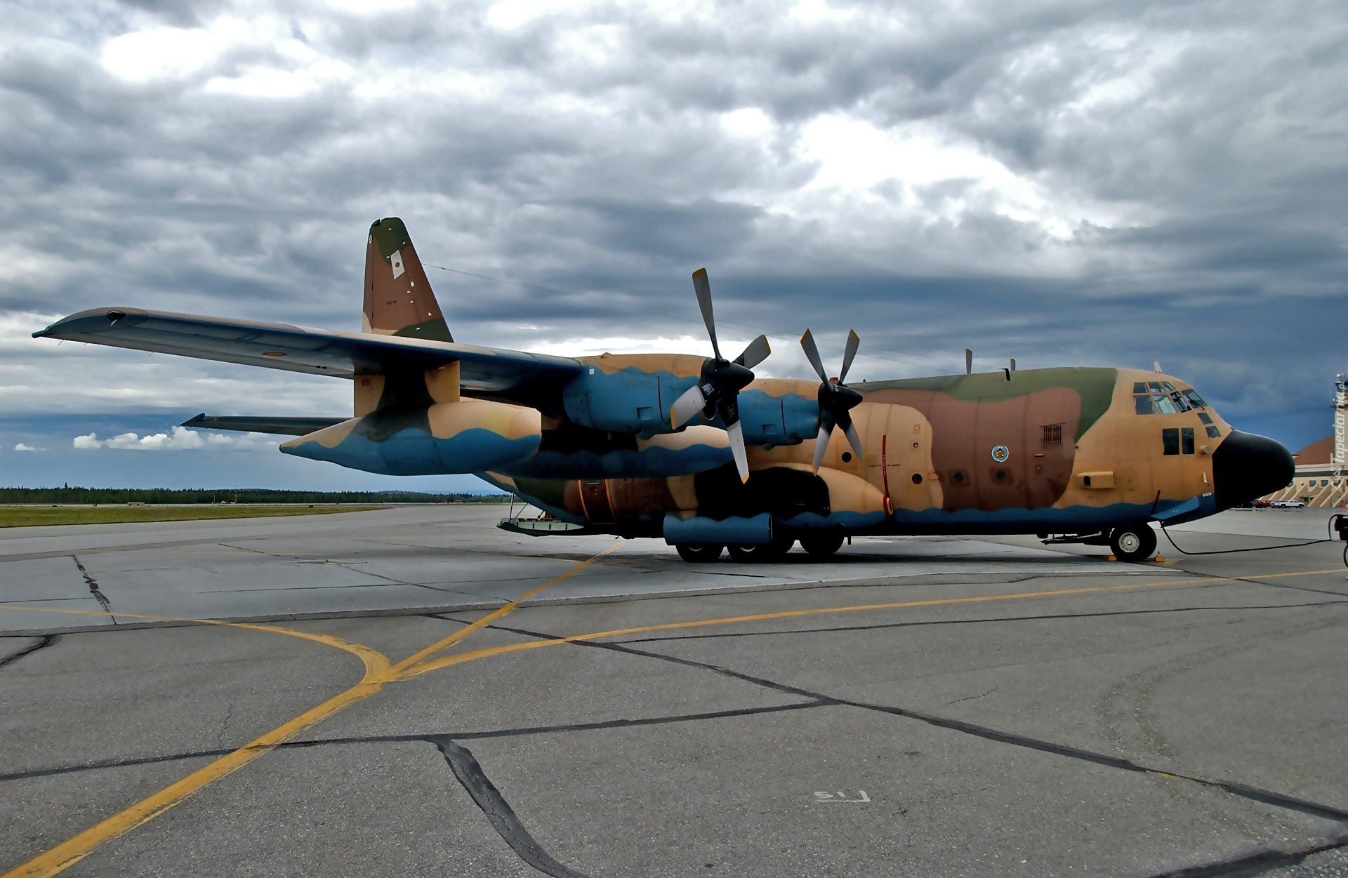 C130-Hercules, Płyta, Lotniska