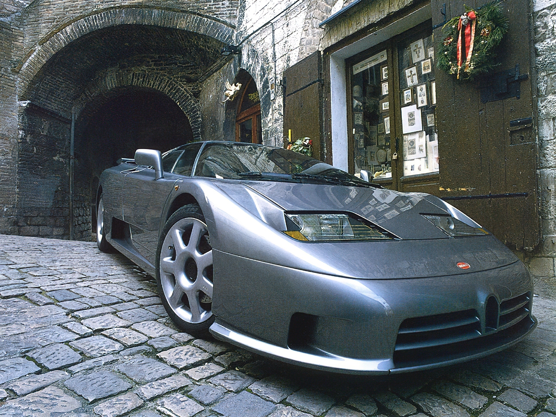 Bugatti EB 110, Maska, Reflektory