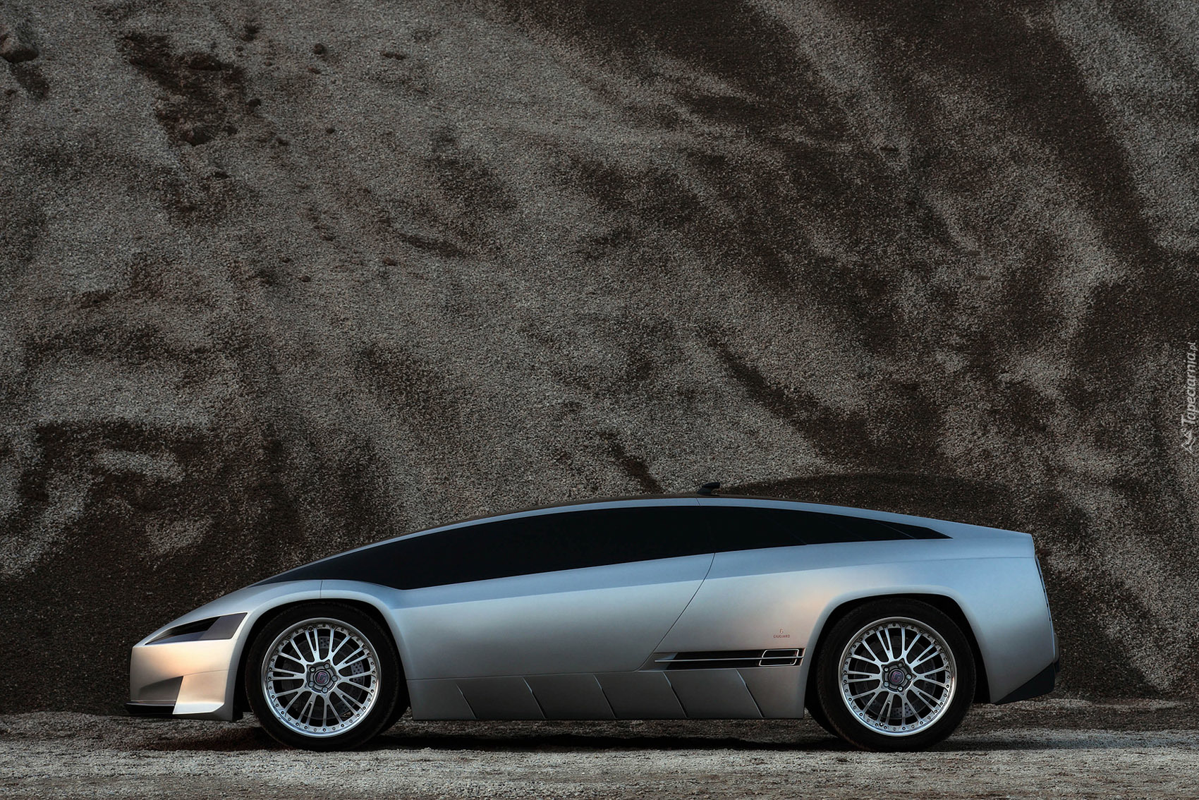 Lewa, Strona, Italdesign Giugiaro Quaranta