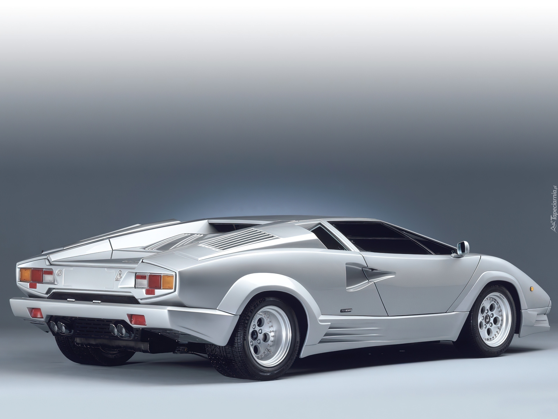 Lamborghini Countach, Szerokie, Opony