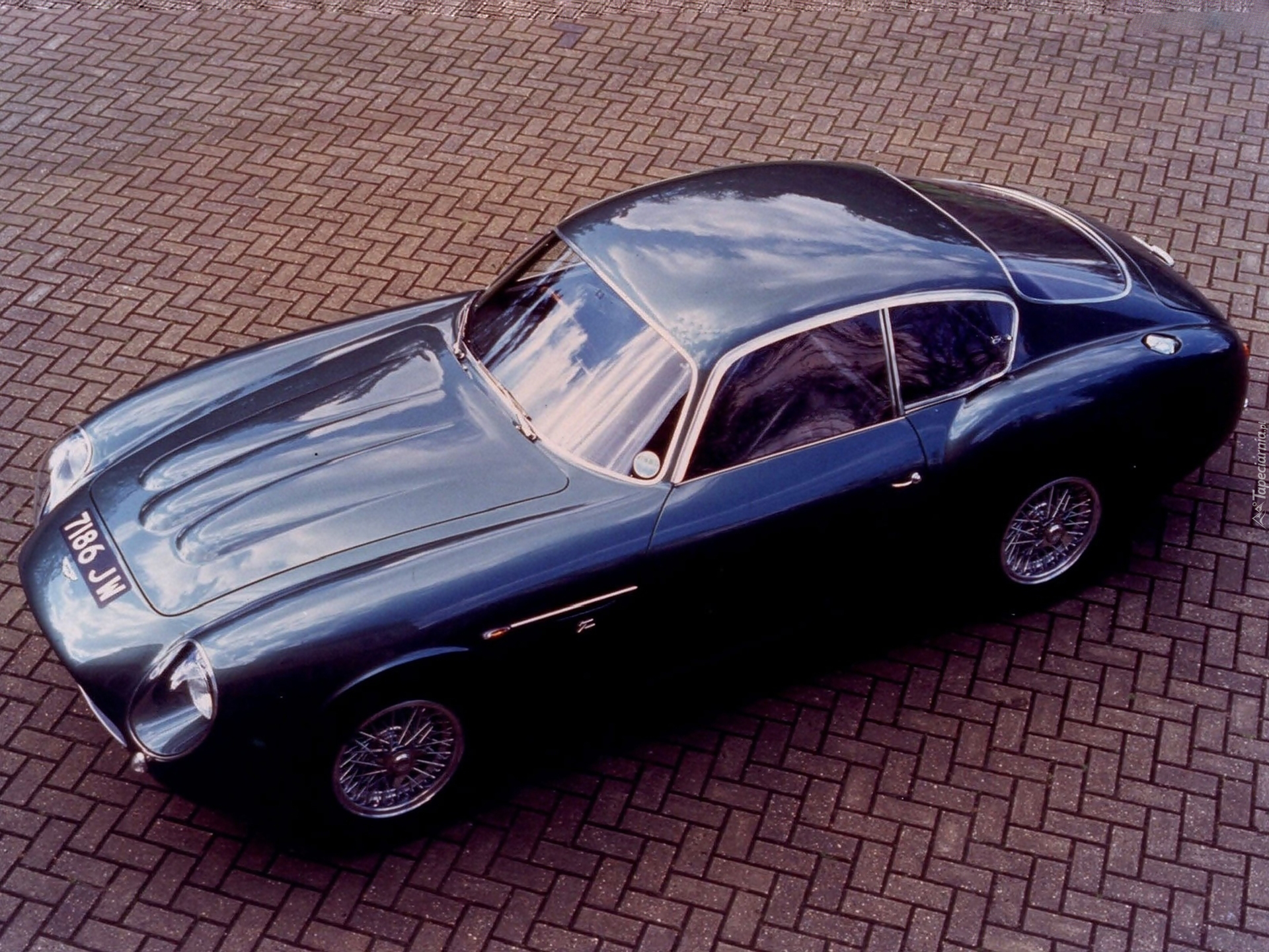 Niebieski, Aston Martin DB4, Zabytek