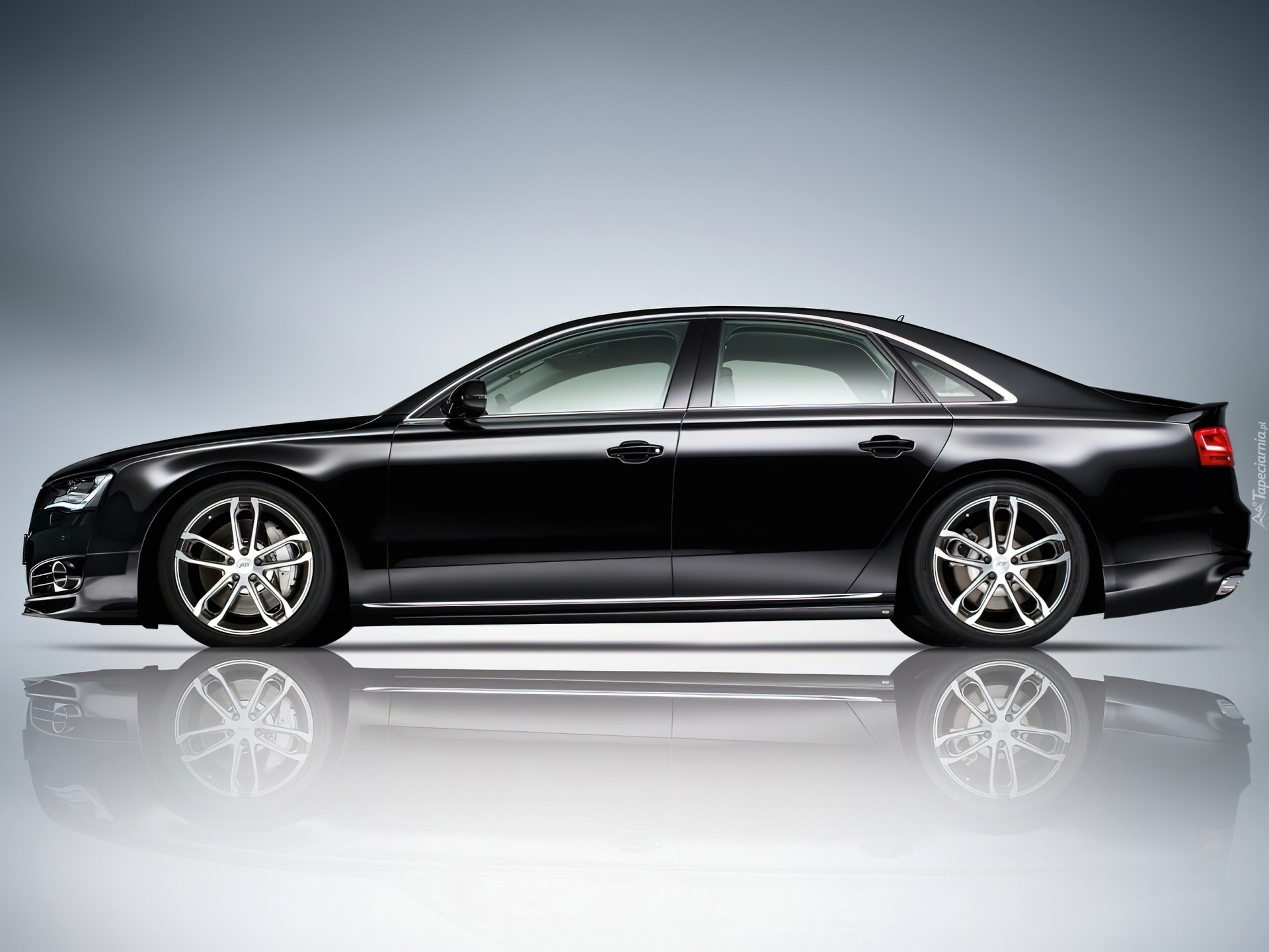 Czarne, Audi A8 D4