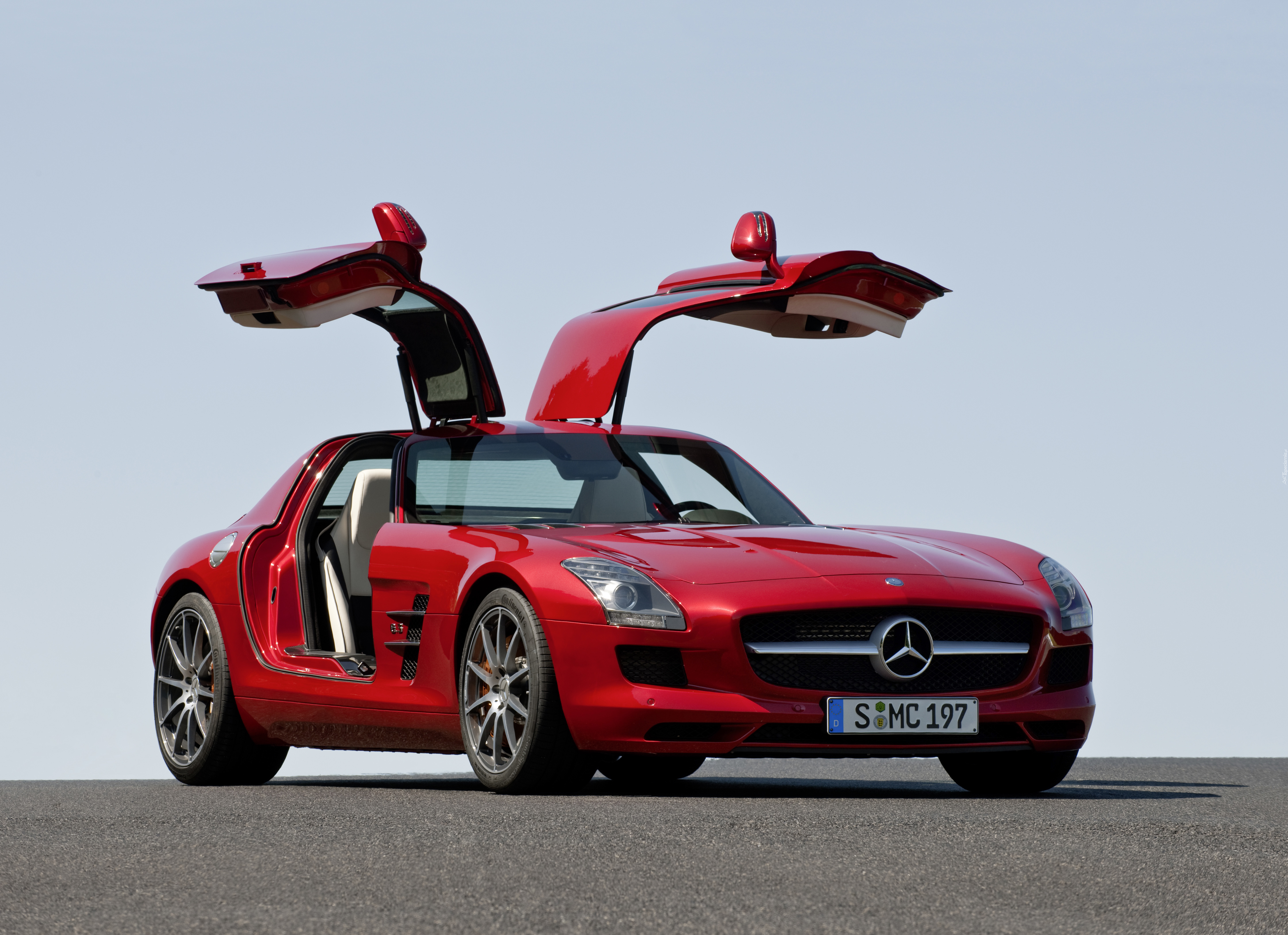 Mercedes Benz SLS, Skrzydła, Drzwi