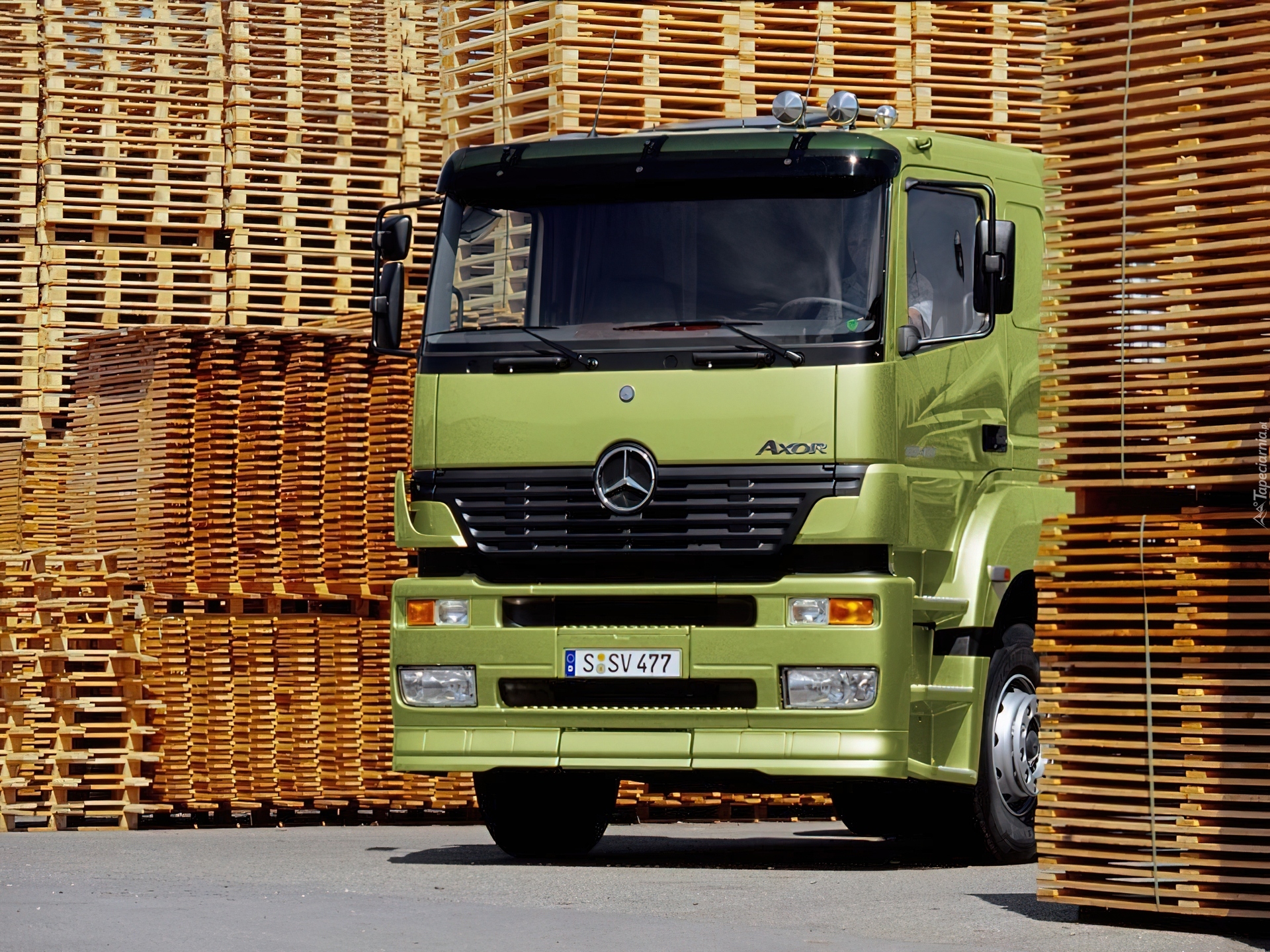 Zielony Ciągnik Mercedesa