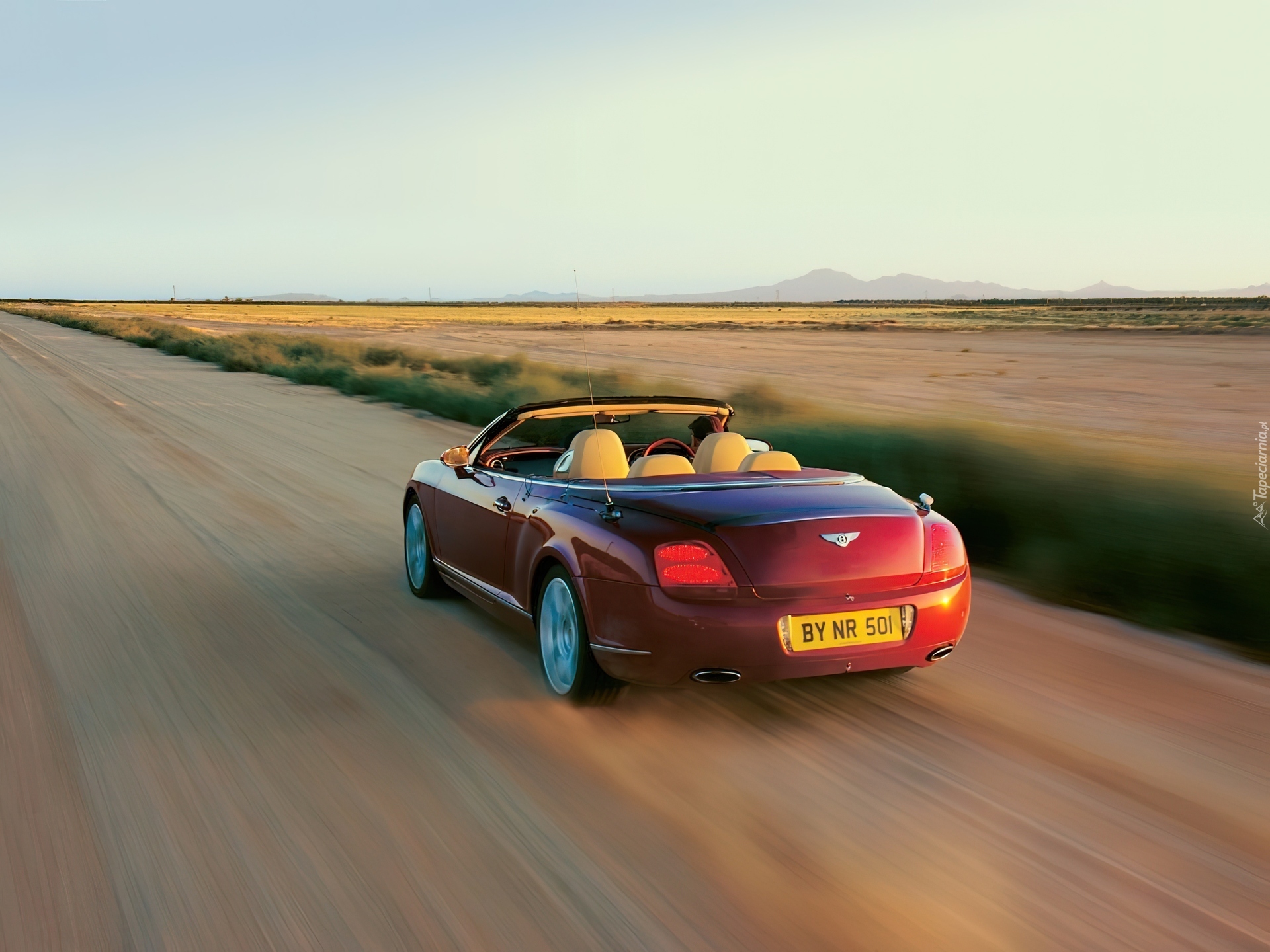 Bordowy, Bentley Continental GTC, Szosa