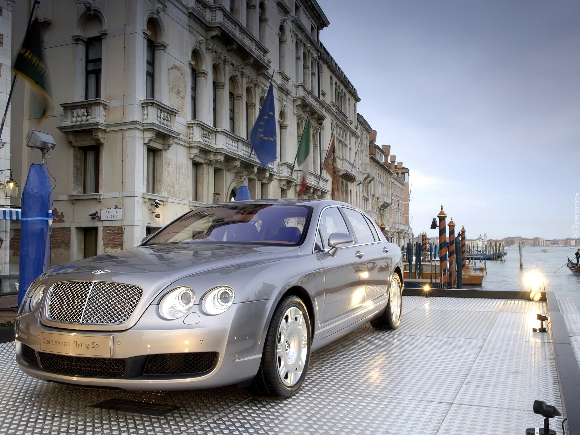 Bentley Continental, Elegancka, Limuzyna