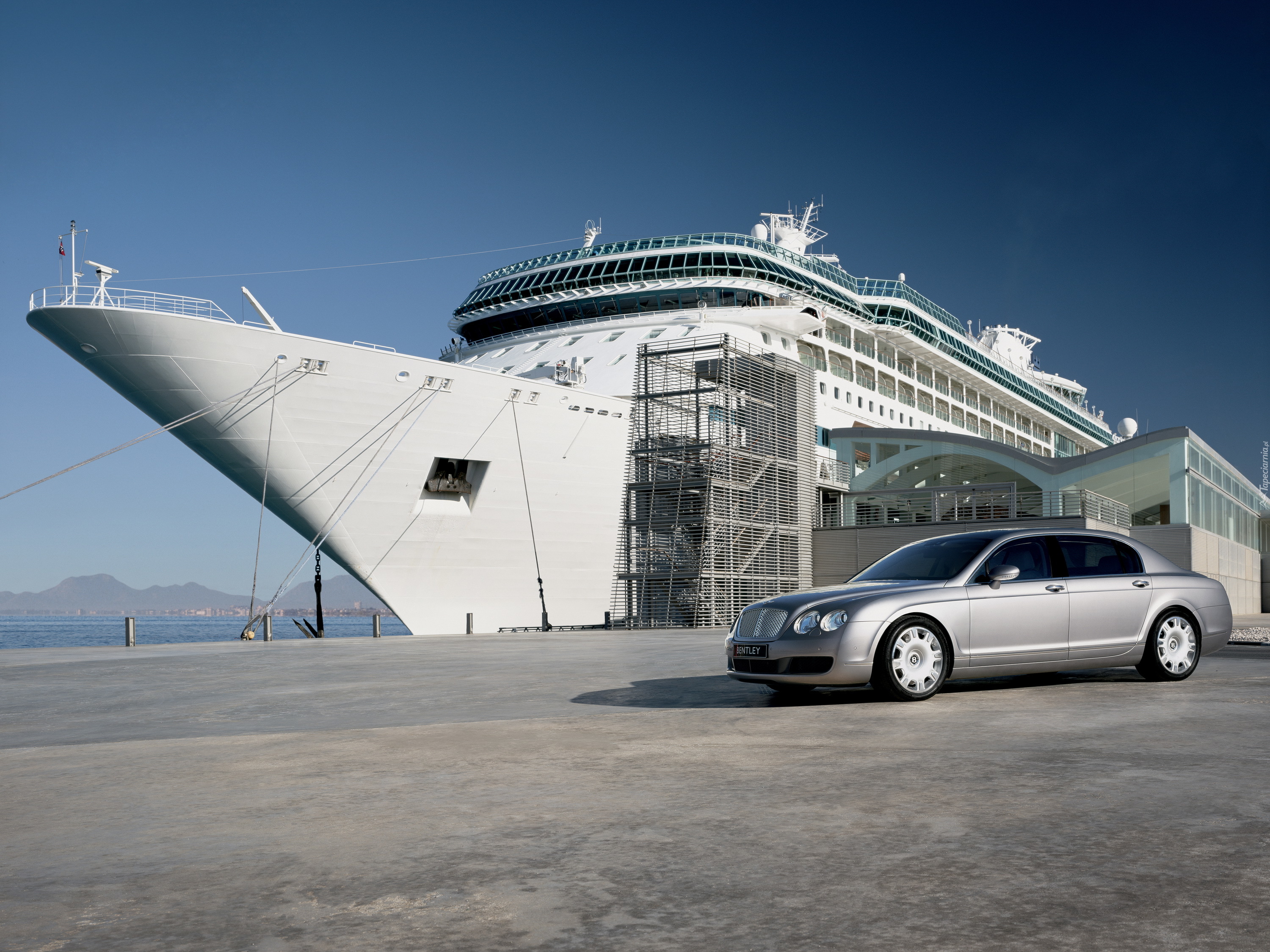 Bentley Continental Flying Spur, Luksusowy, Prom
