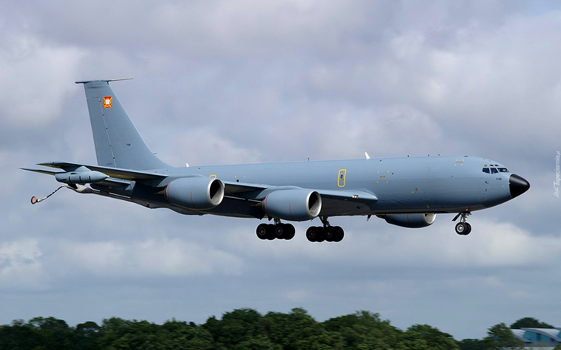 Boeing C-135 Stratotanker, Lądowanie