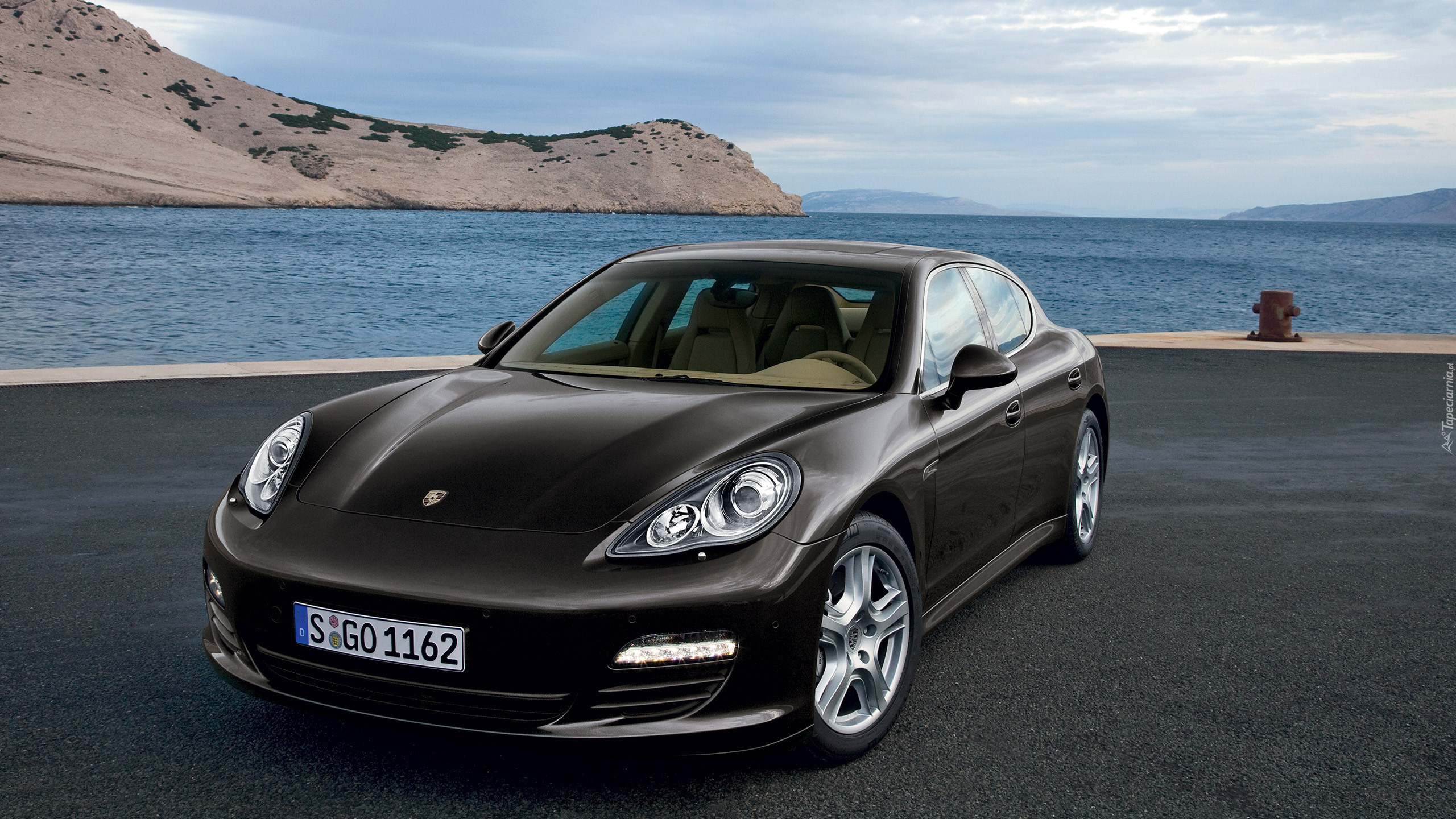 Porsche panamera красный