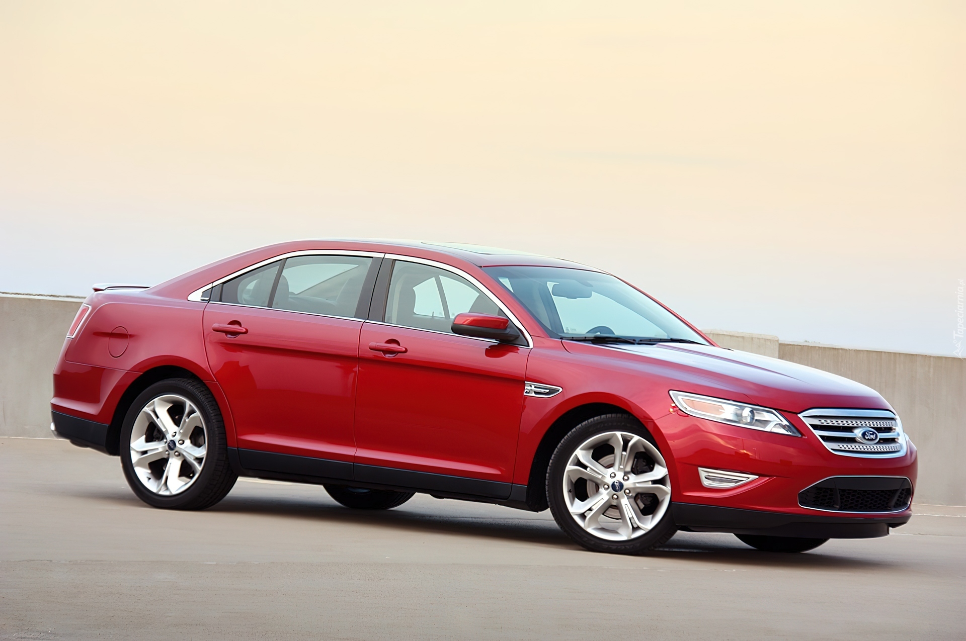 Ford Taurus, Sedan