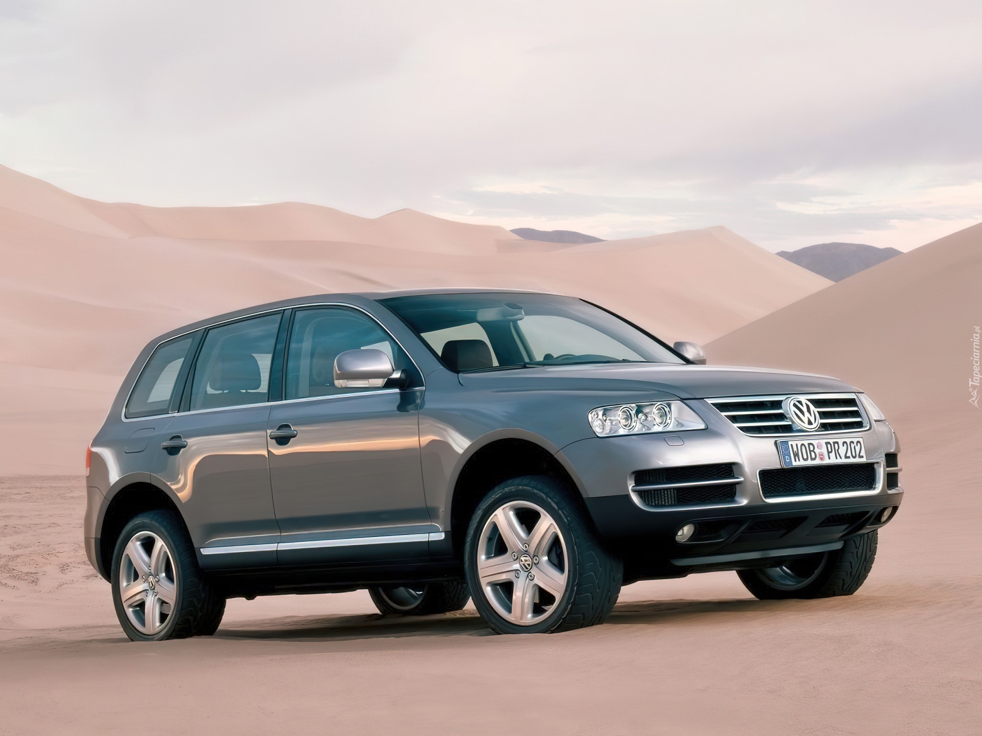 Volkswagen touareg 2003. Машина Фольксваген Туарег. Туарег 4 поколения.