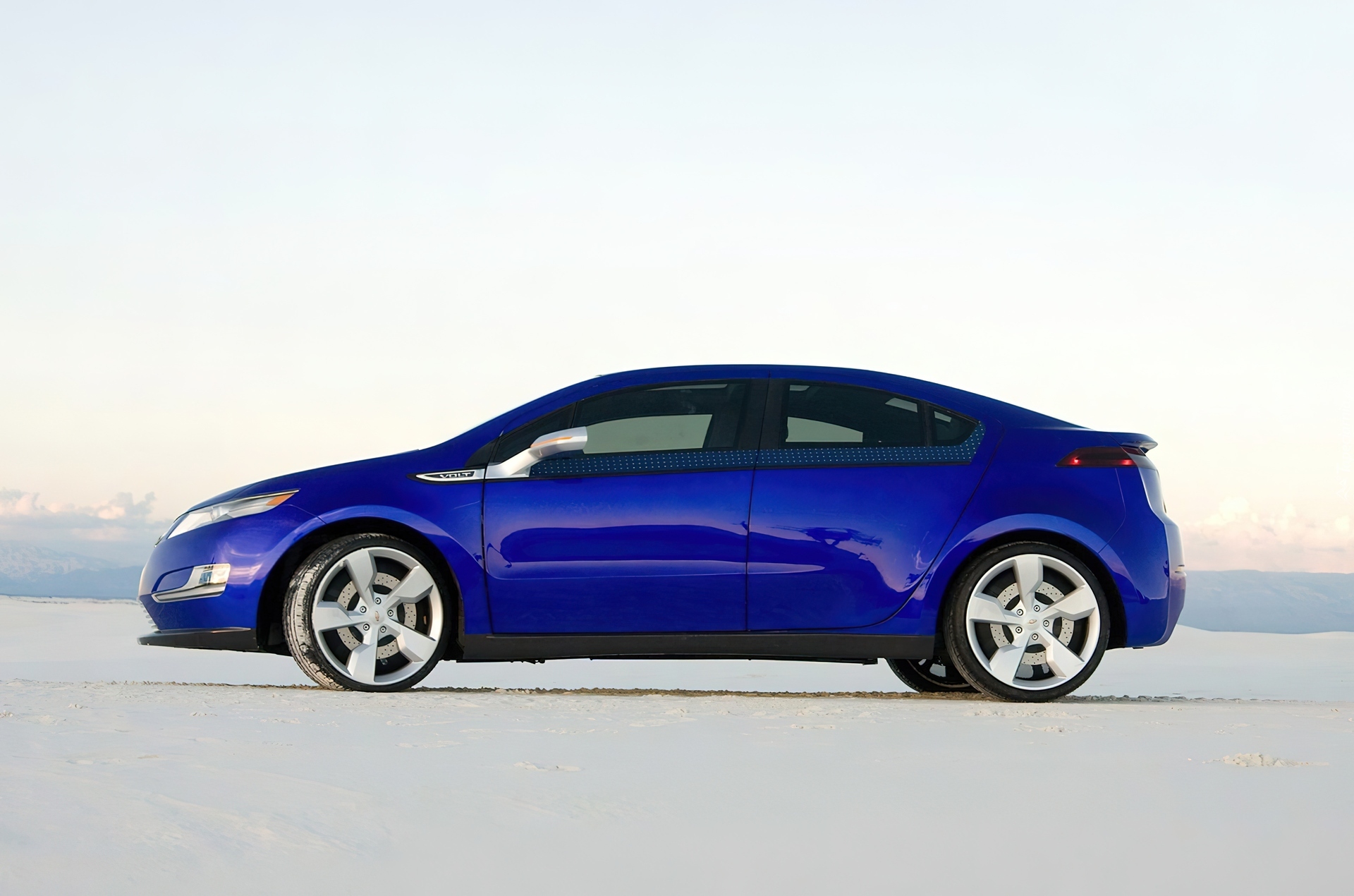 Volt jolt. Chevrolet Volt 2009. Chevrolet Volt Jolt. Chevrolet Volt 2011. Шевроле Джолт трансформеры.