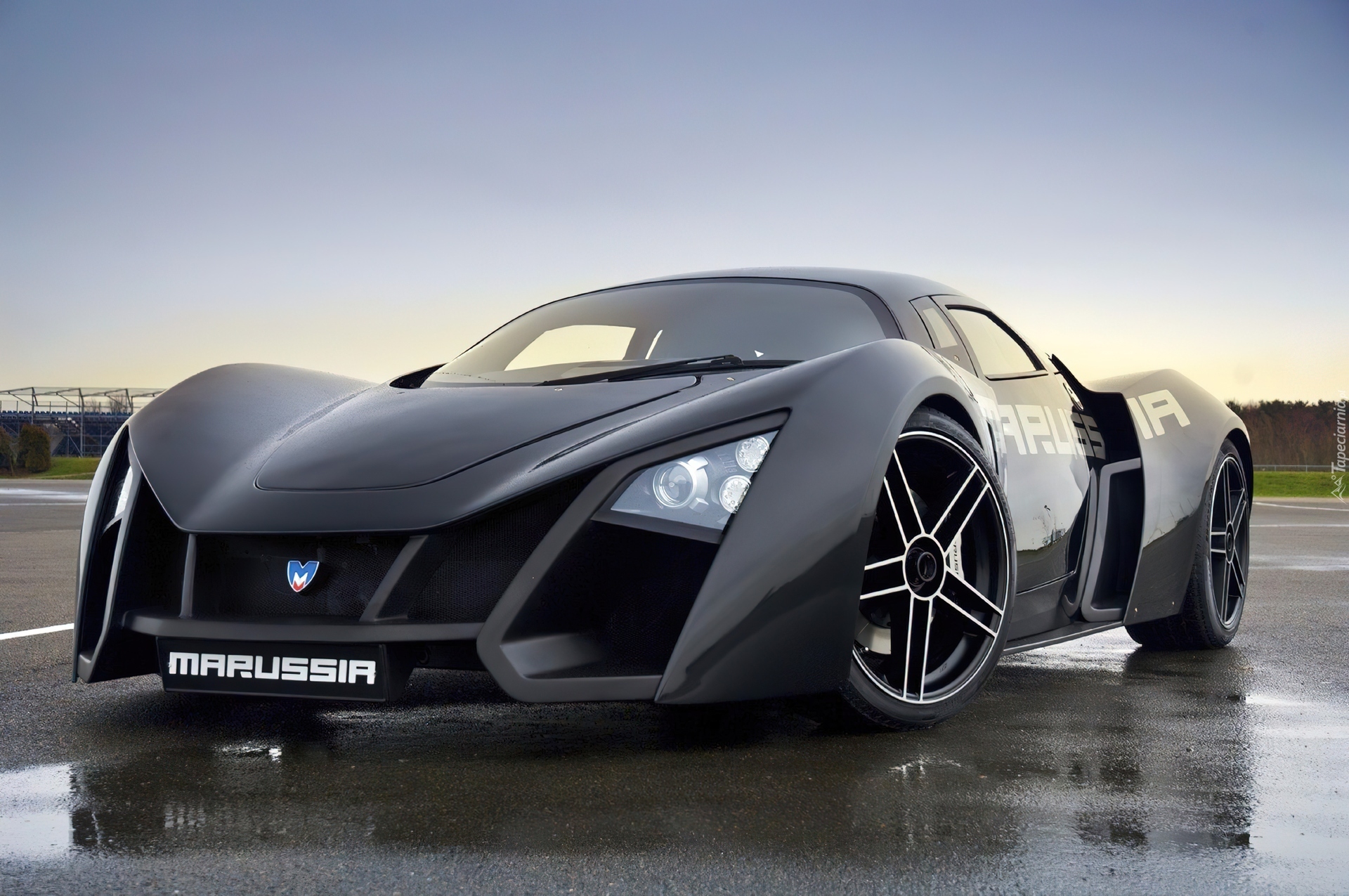 Czarna, Marussia B2, Reflektory