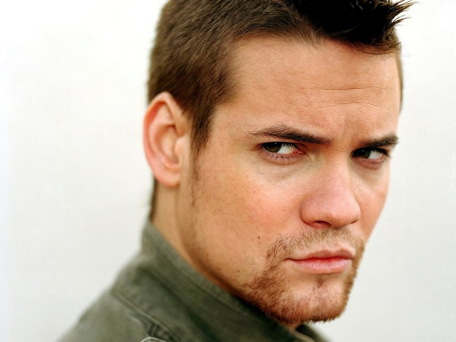 Shane West, Zarost, Portret