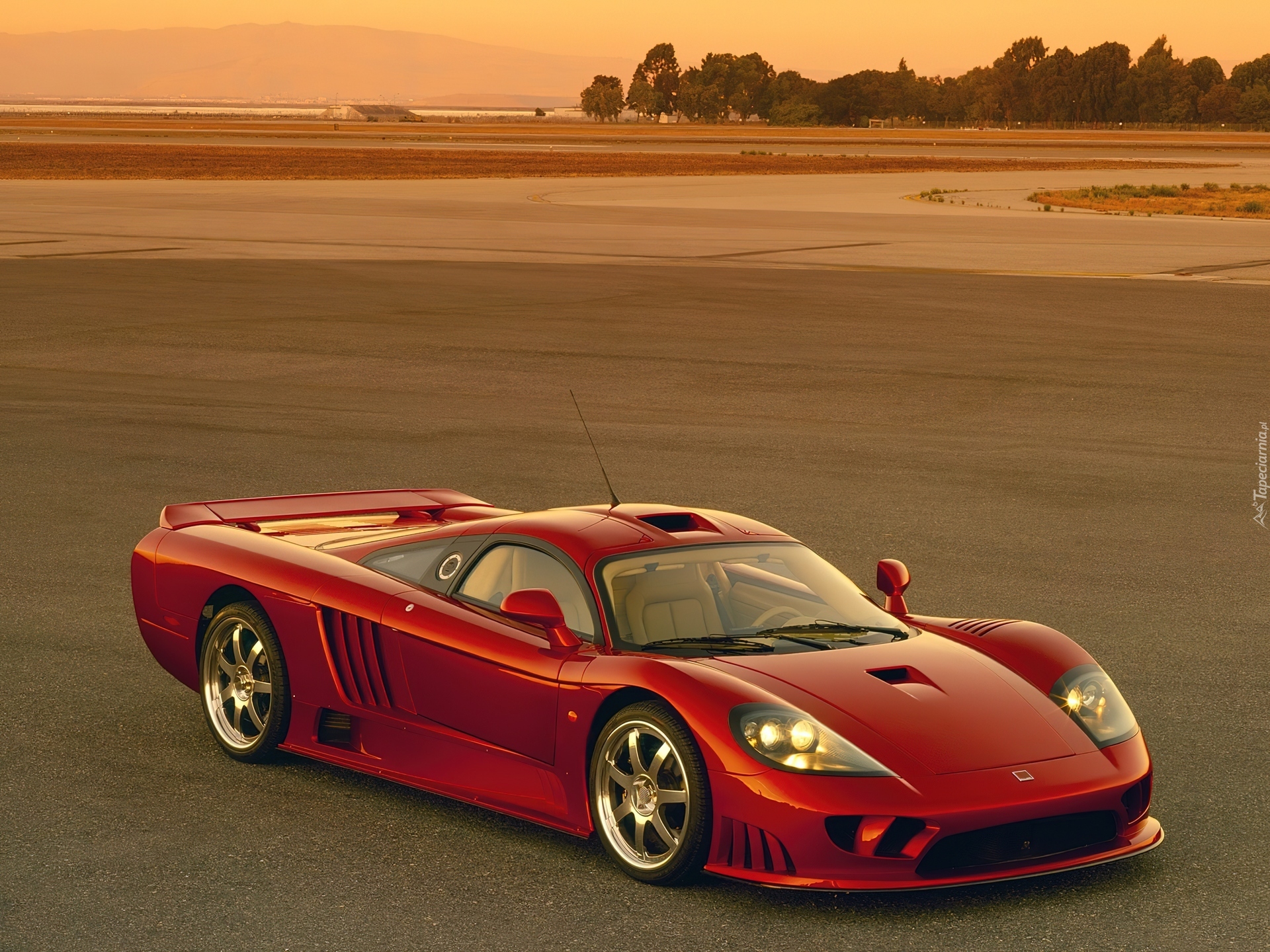 Saleen S7, Płyta, Lotniska