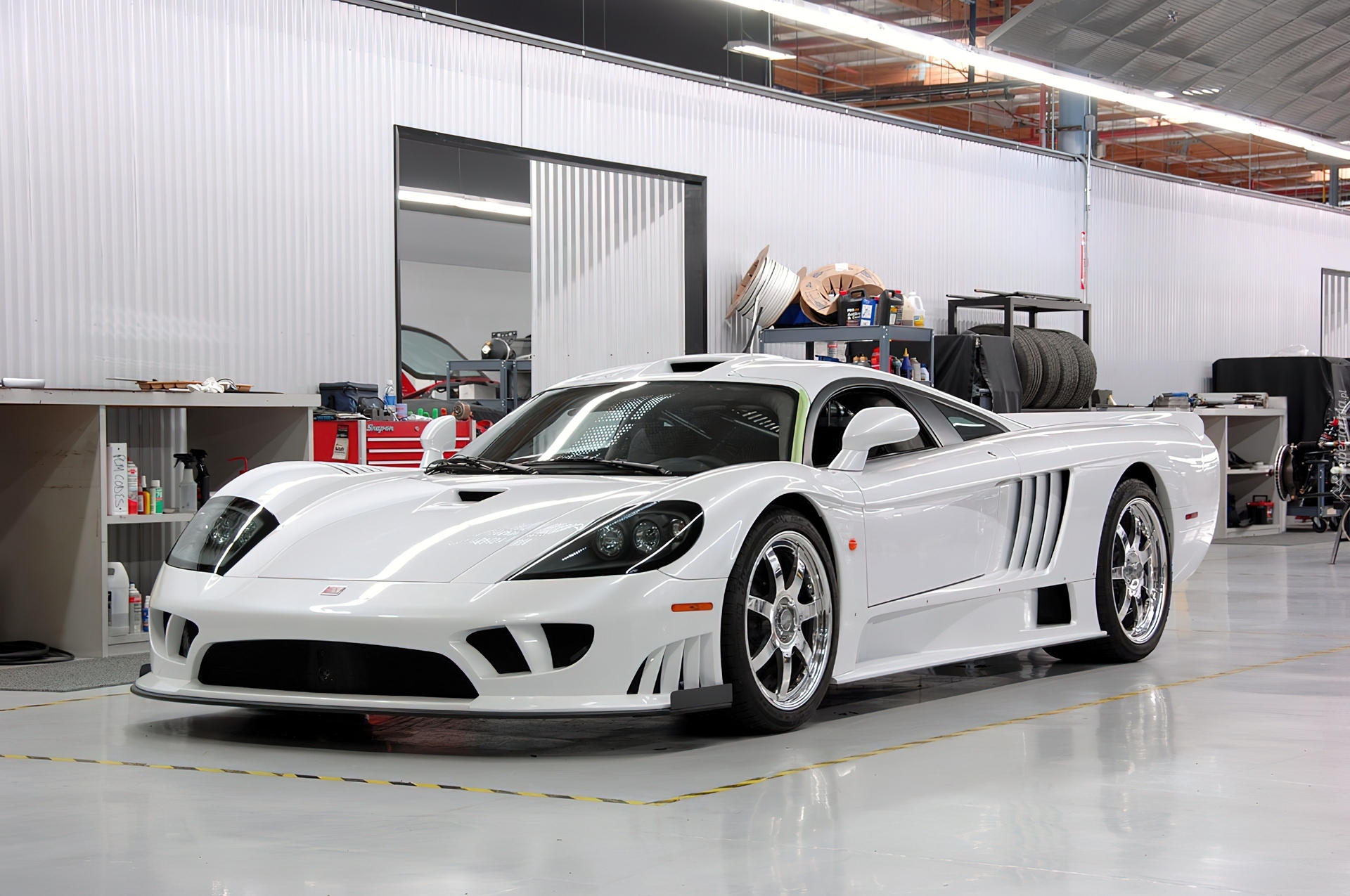 Biały, Saleen S7, Warsztat