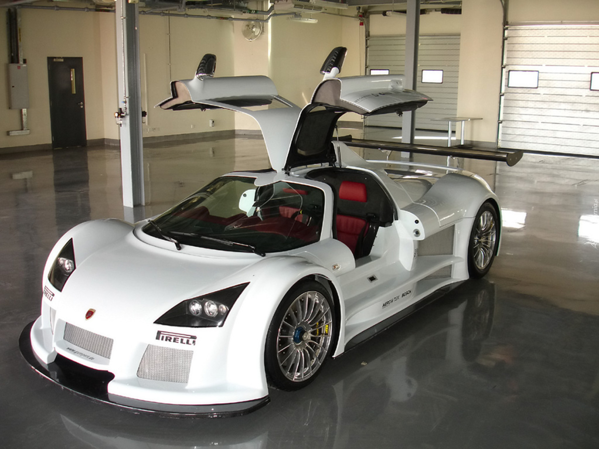 Gumpert Apollo, Garaż