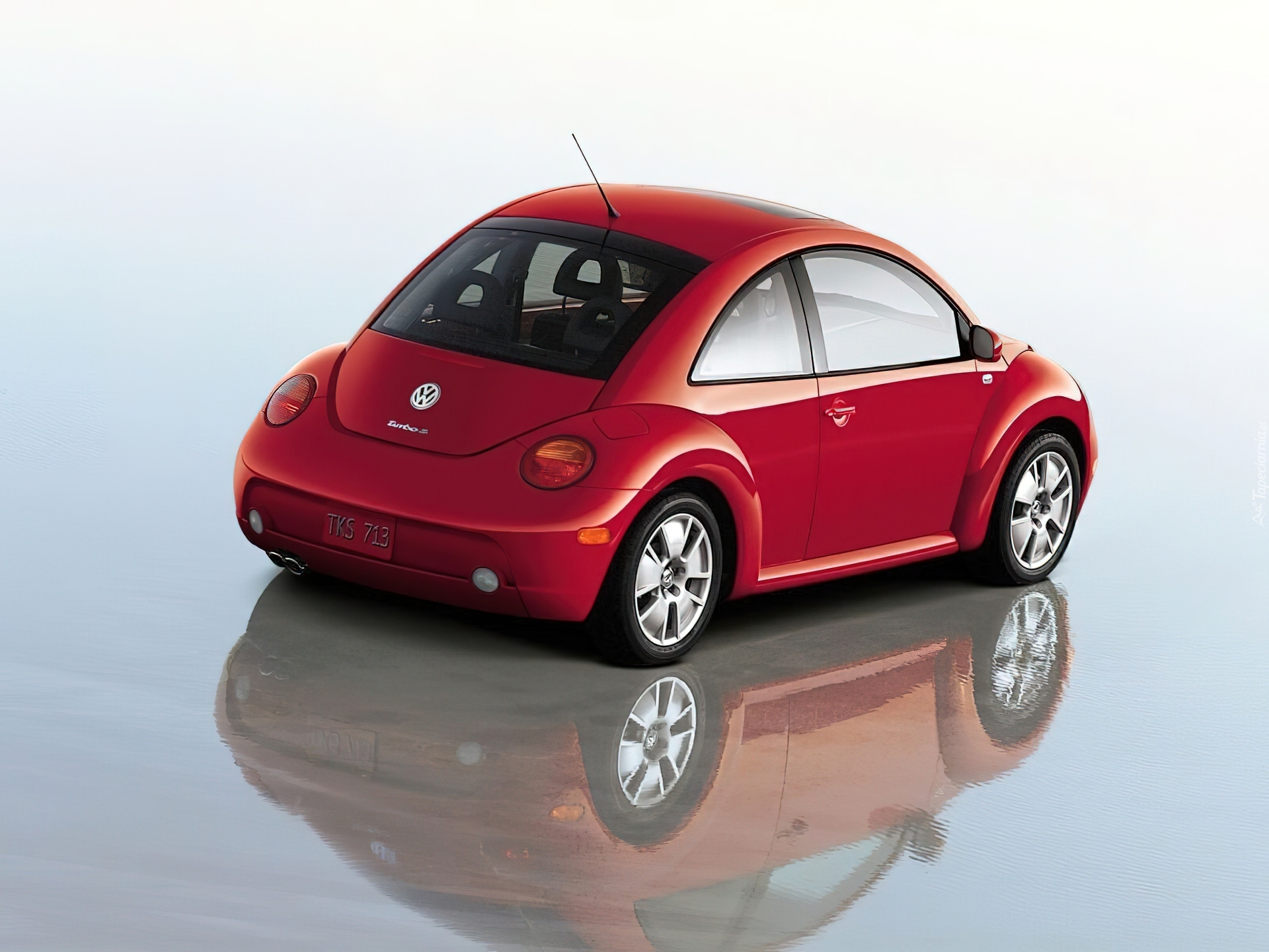 Купить машину круглое. Фольксваген Нью Битл. Фольксваген Жук Нью Битл. Фольксваген Нью Битл красный. Volkswagen Beetle красный.