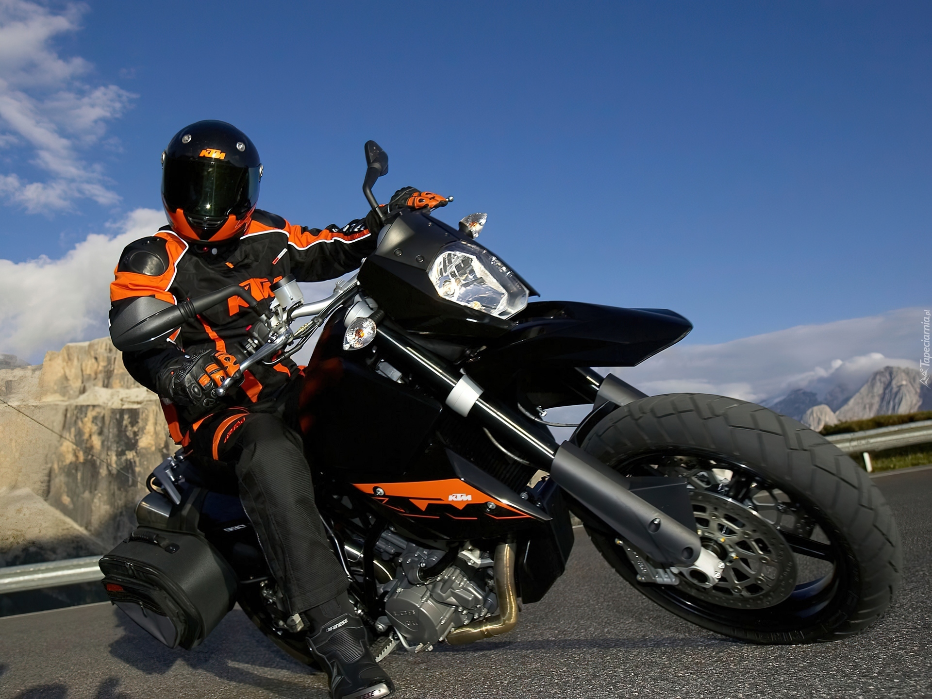 KTM 990 Supermoto, Ostry, Zakręt