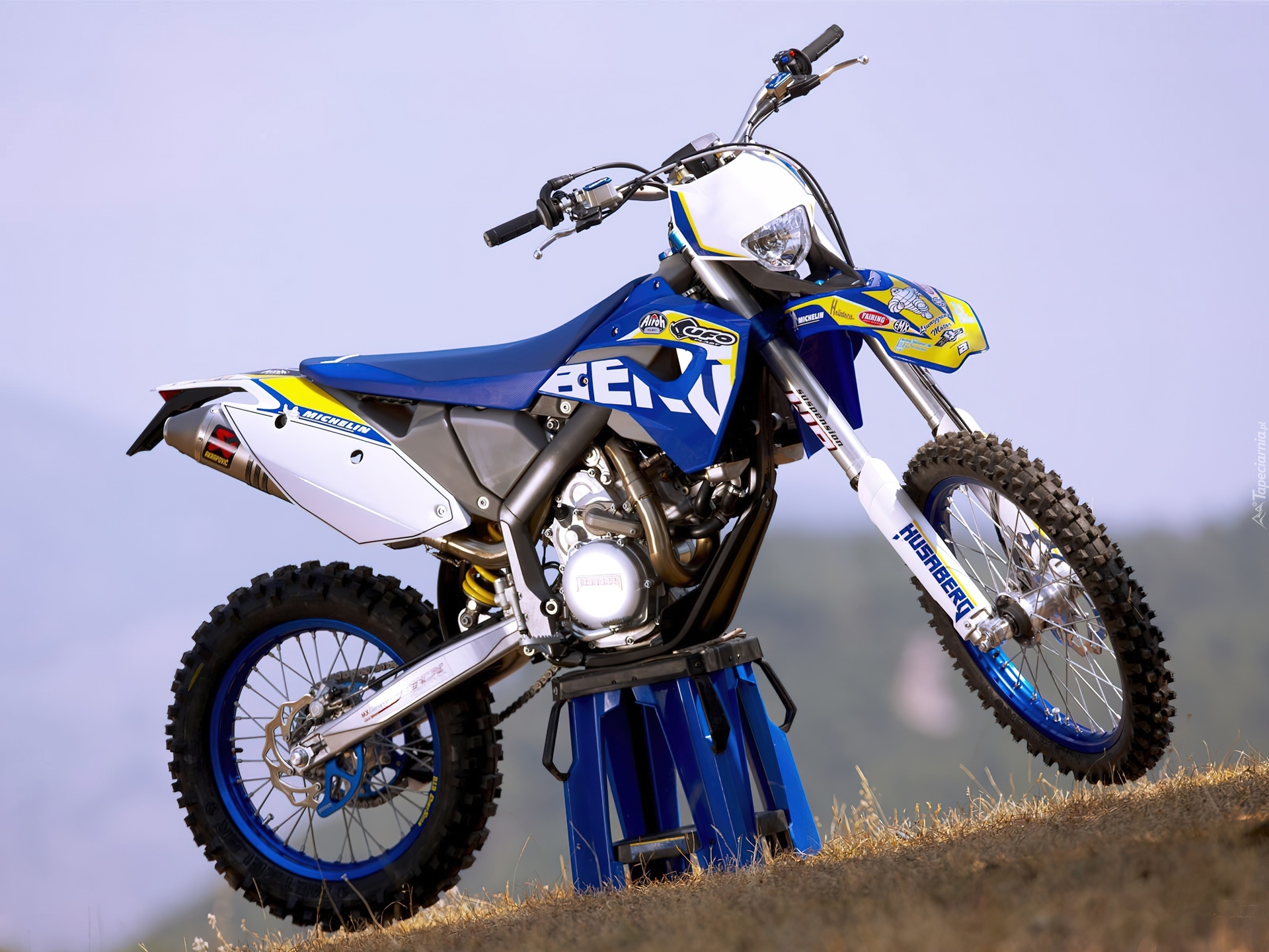 Husaberg FE570, Stojak