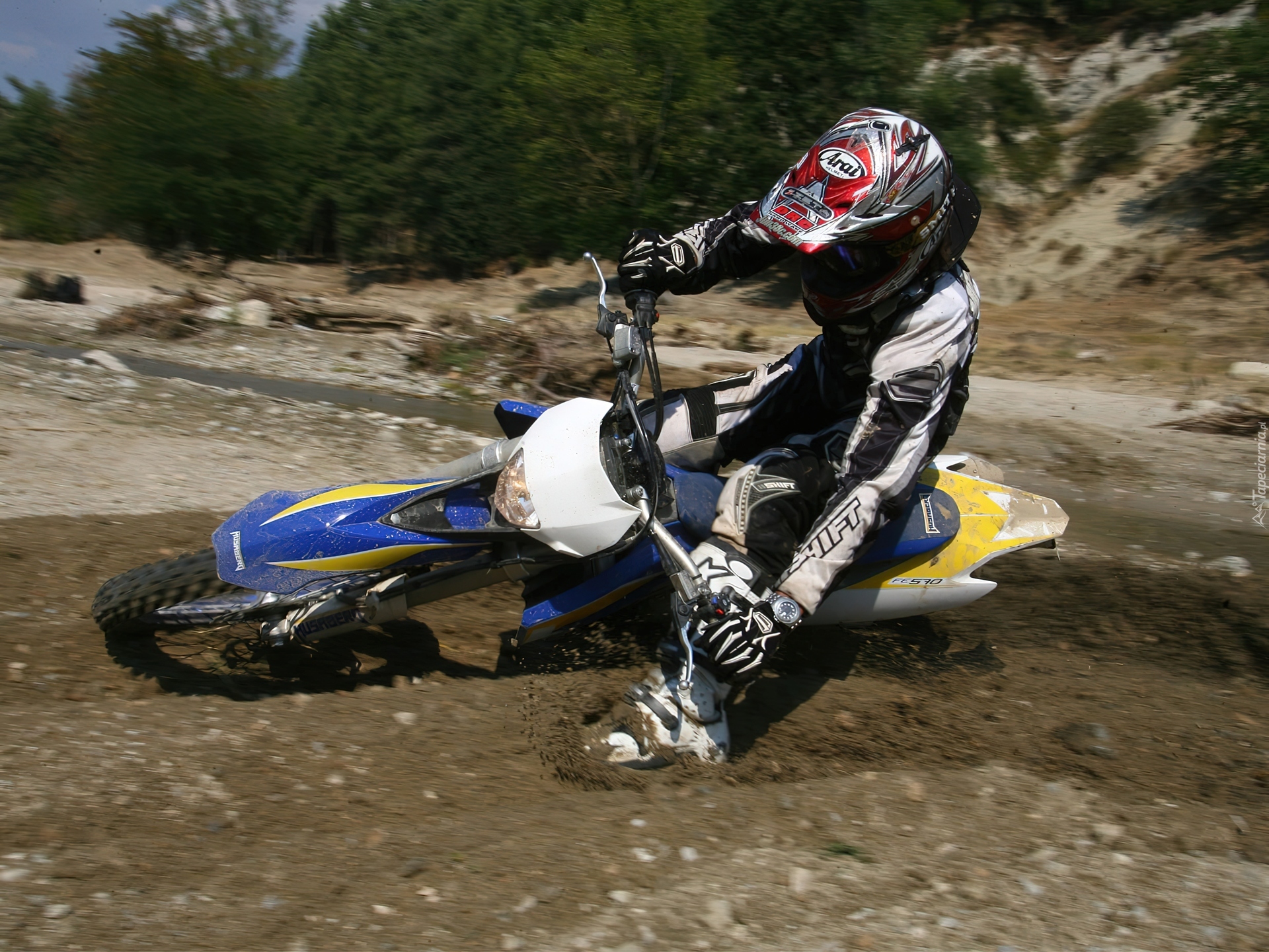 Husaberg FE570, Kask, Arai