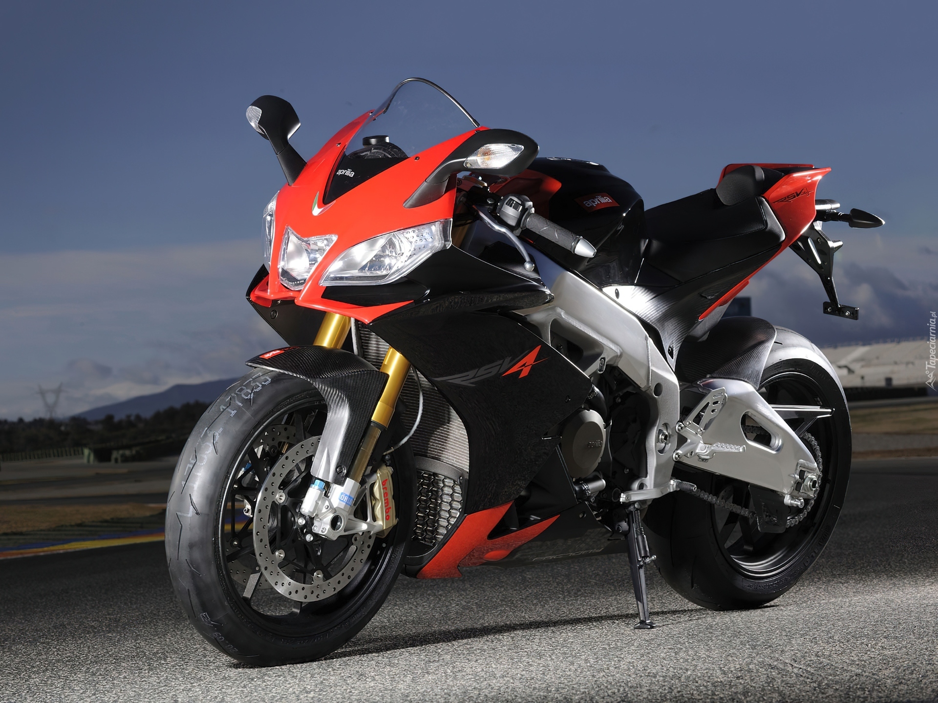 Aprilia RSV4, Opony, Czacha