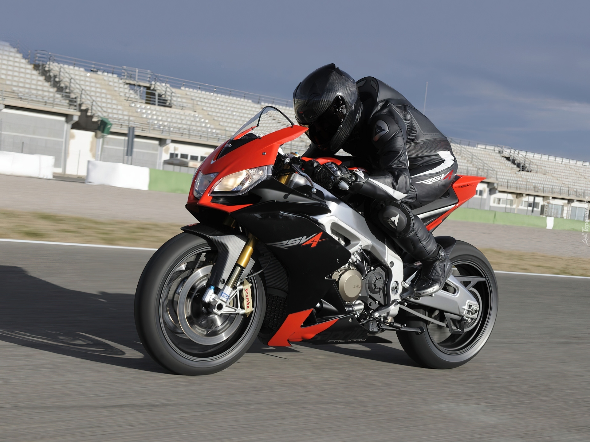 Aprilia RSV4, Karbonowy, Kask