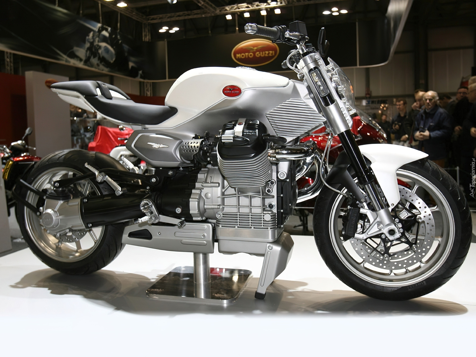 Moto Guzzi V12 Strada, Wystawa