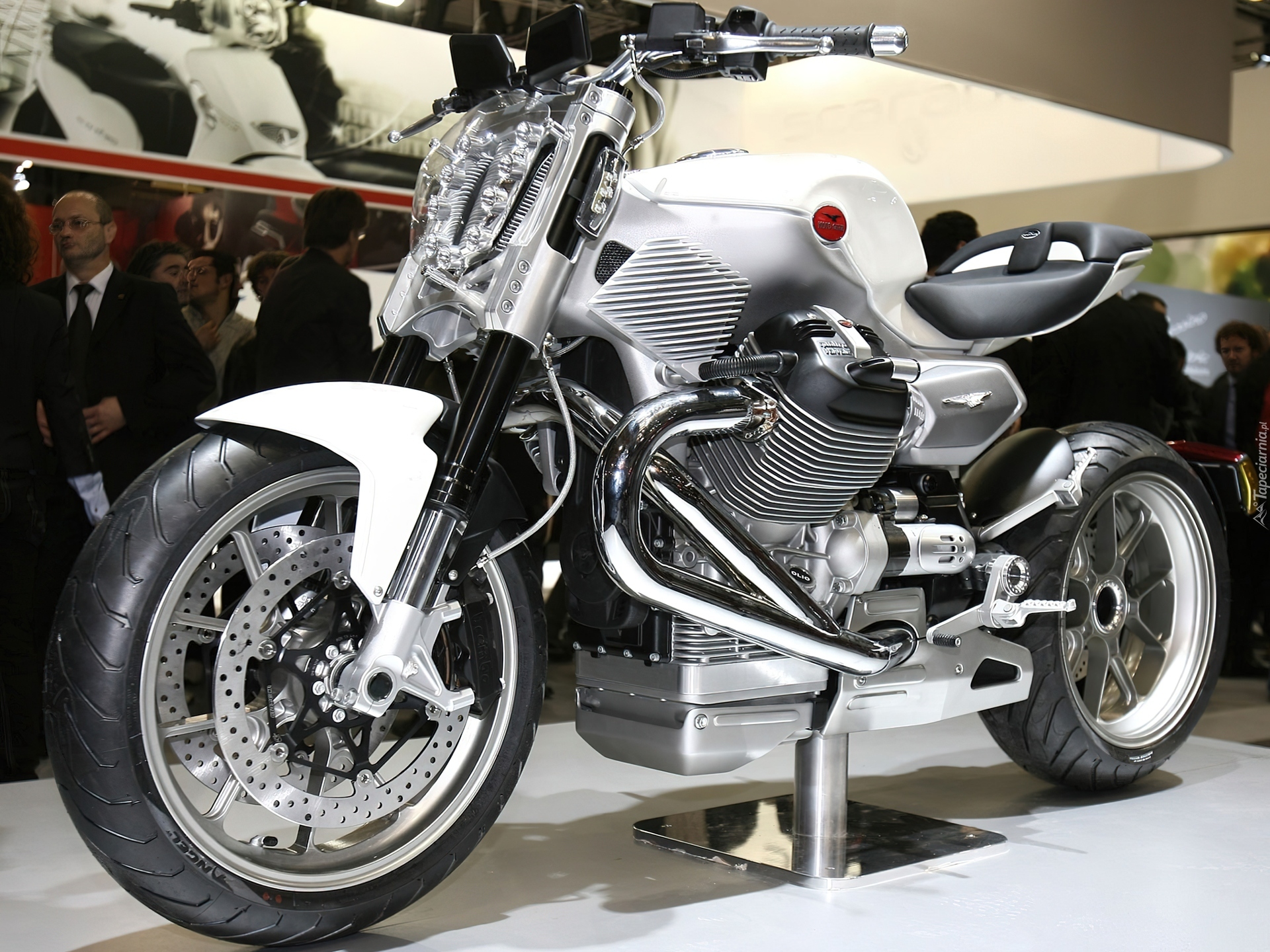 Moto Guzzi V12 Strada