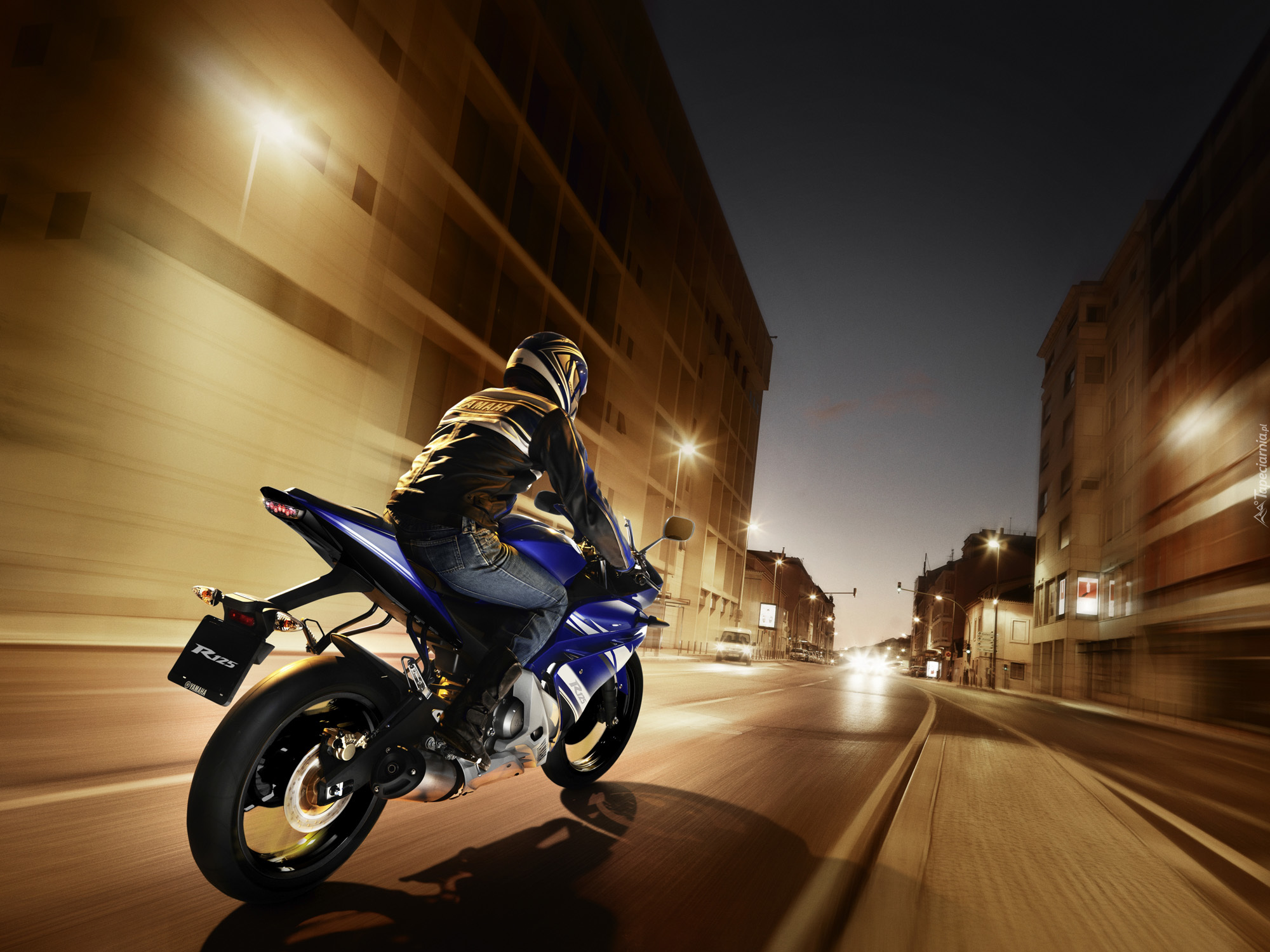 Yamaha R 125, Miasto