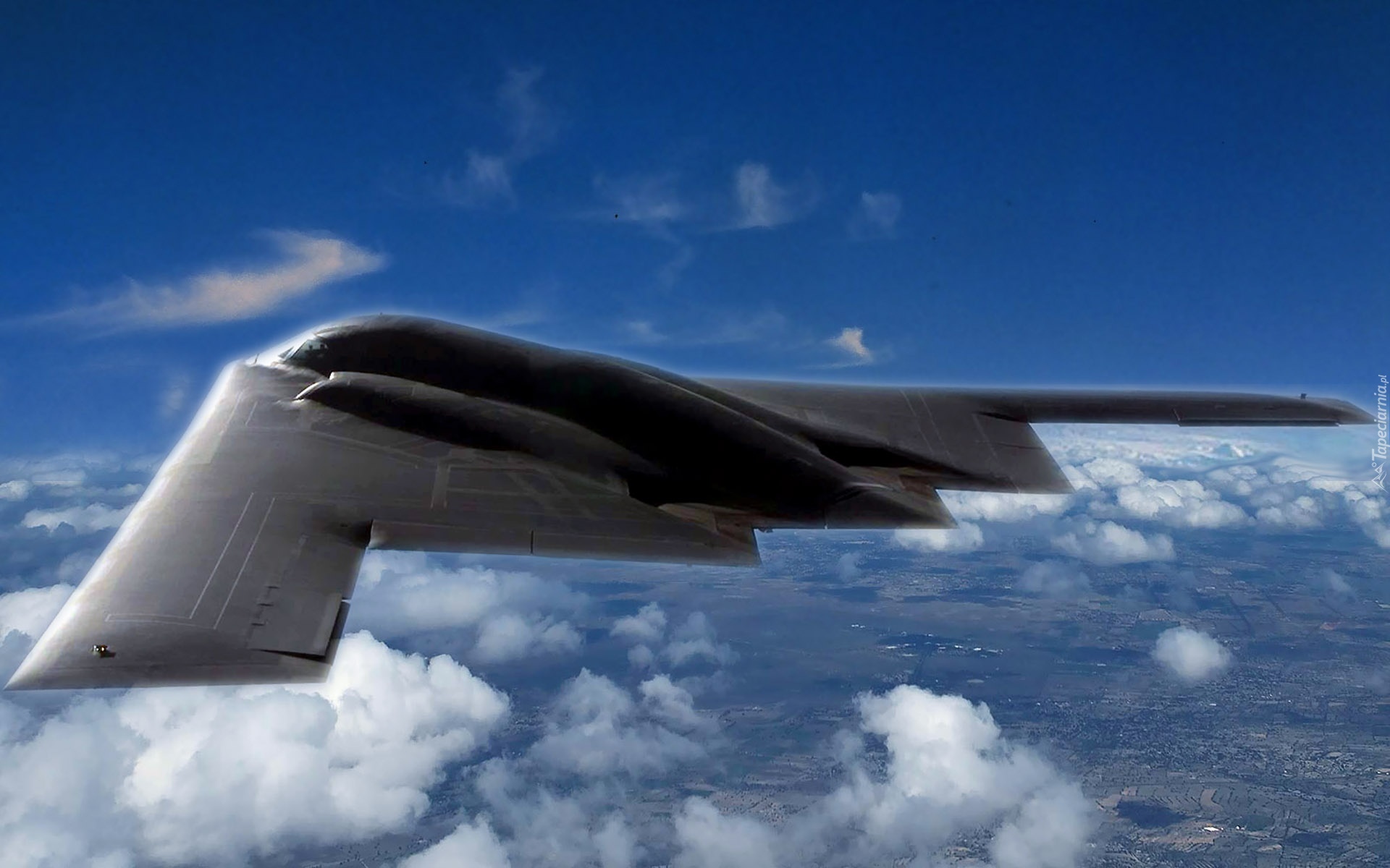 Boeing B-2 Spirit, Nad, Chmurami