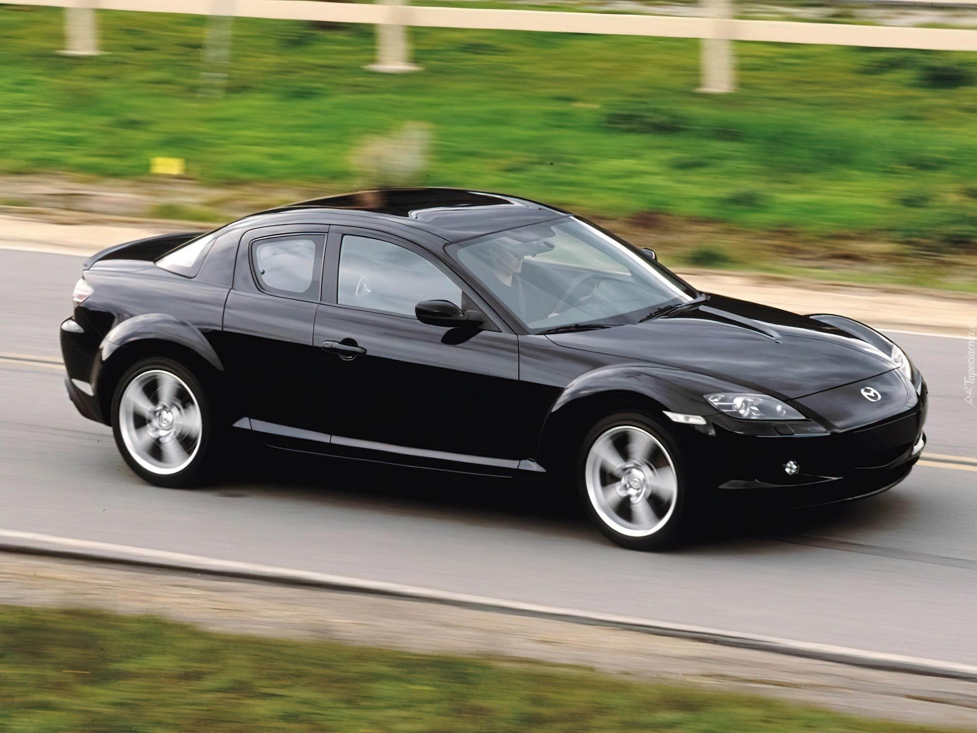 Czarna Mazda RX-8