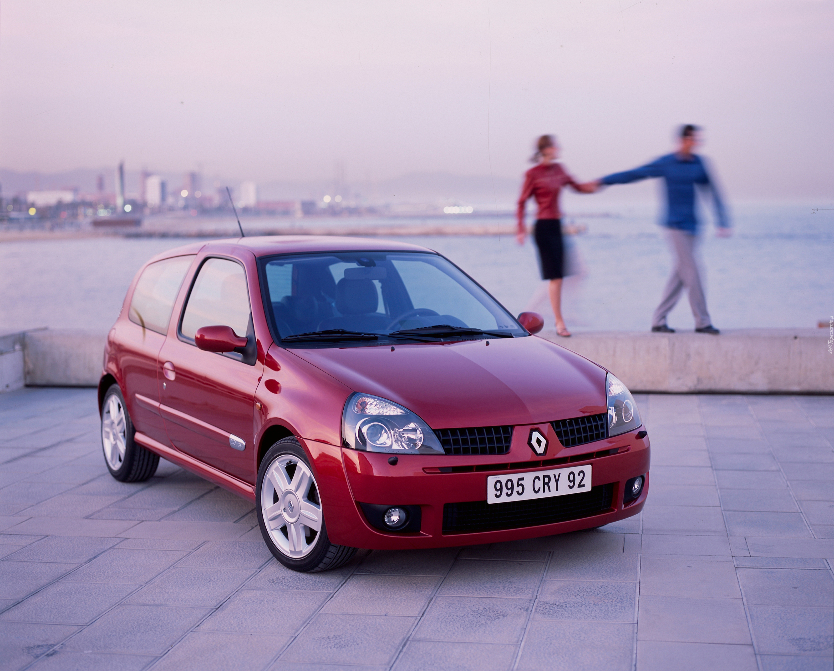 Czerwony Clio 2