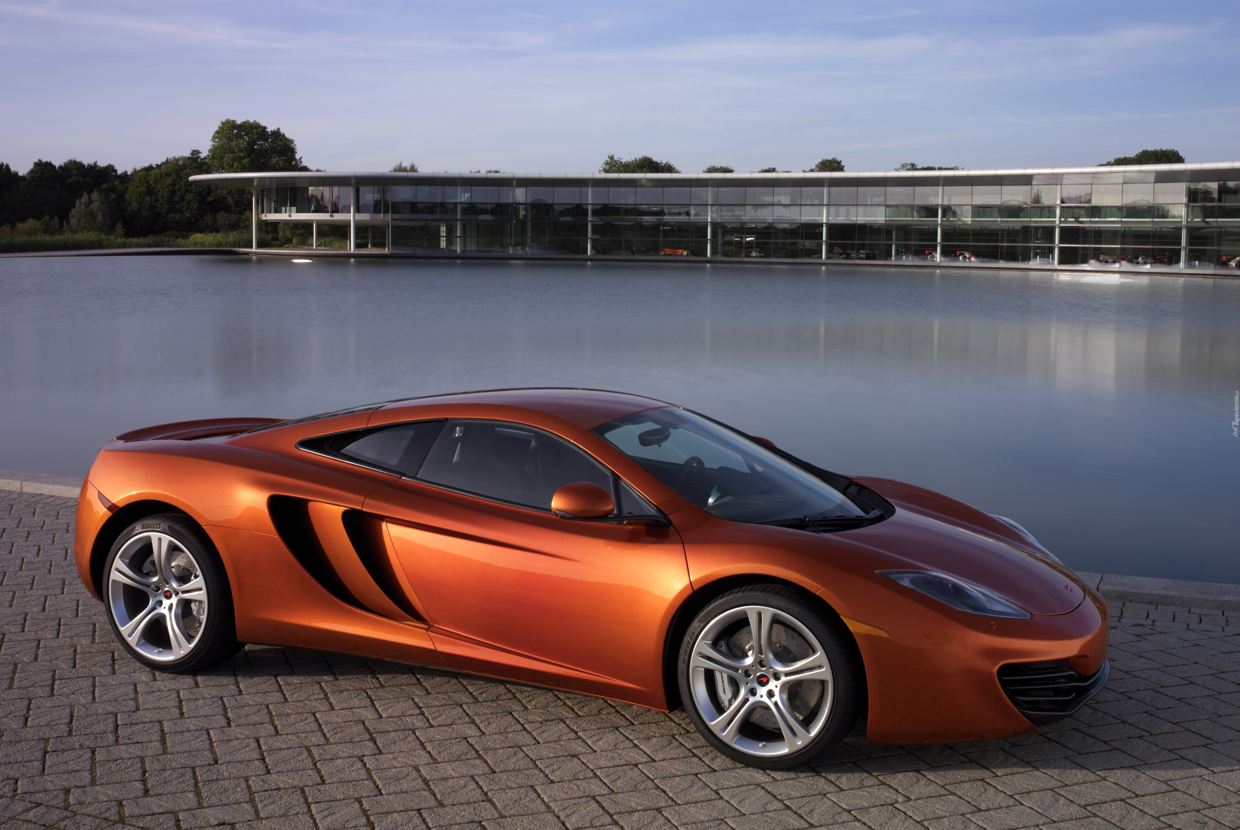 McLaren MP4-12C, Nowoczesna, Technologia