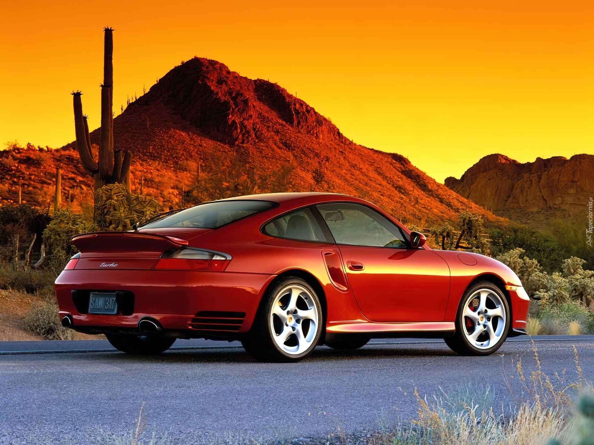 CZerwone Porsche 911 Turbo