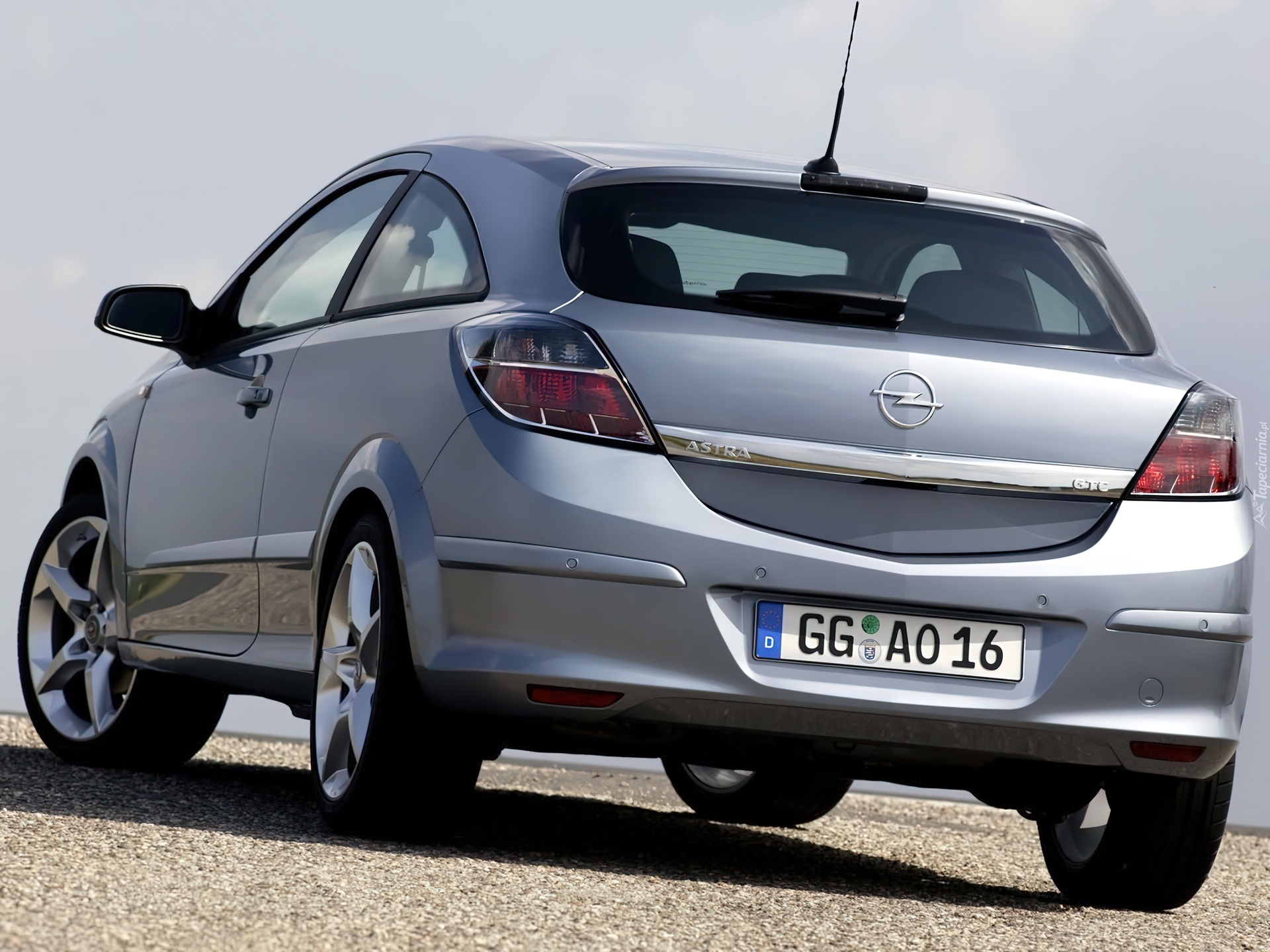 Opel Astra, Tył