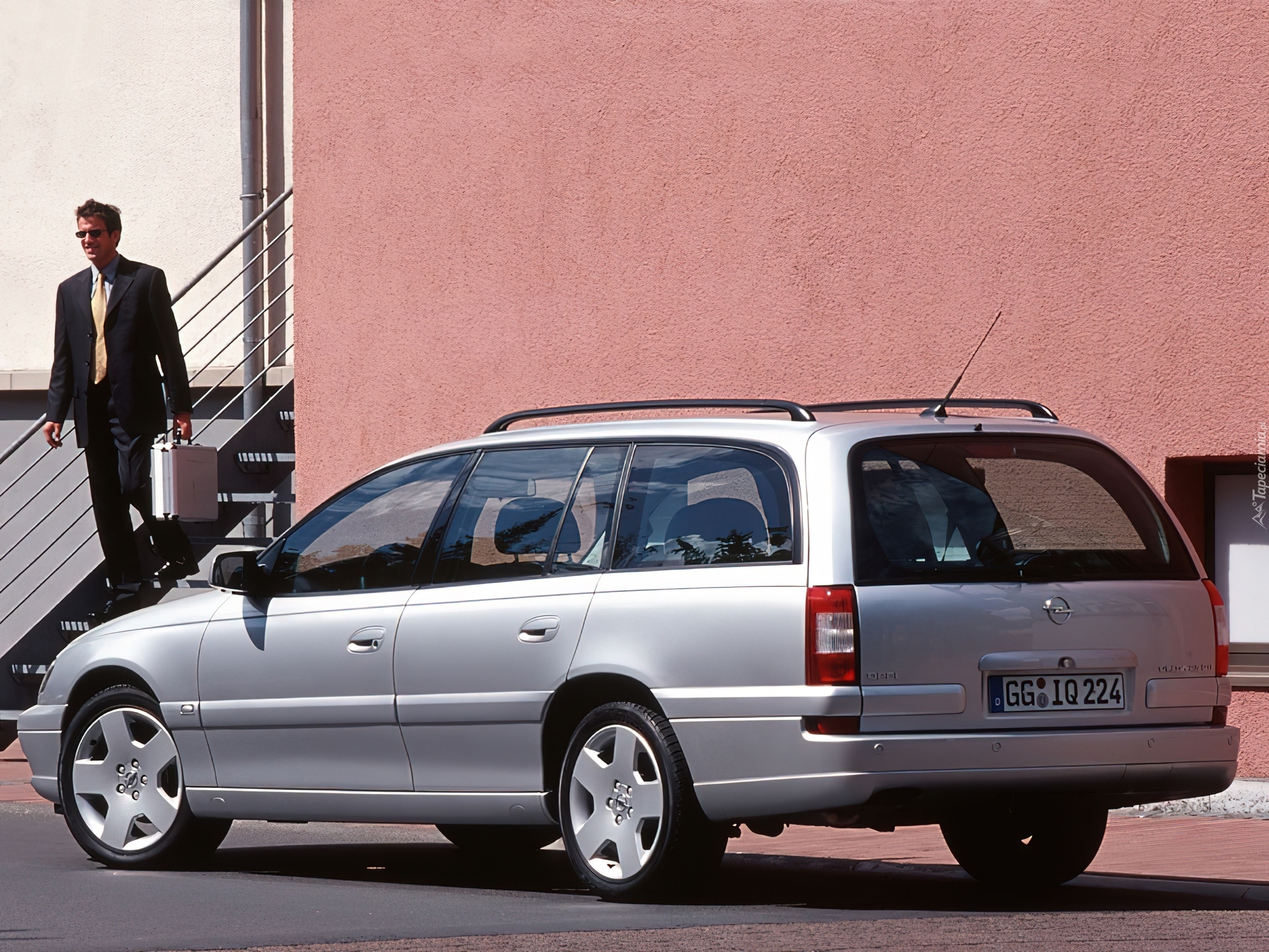 Srebrny, Opel Omega, Kombi