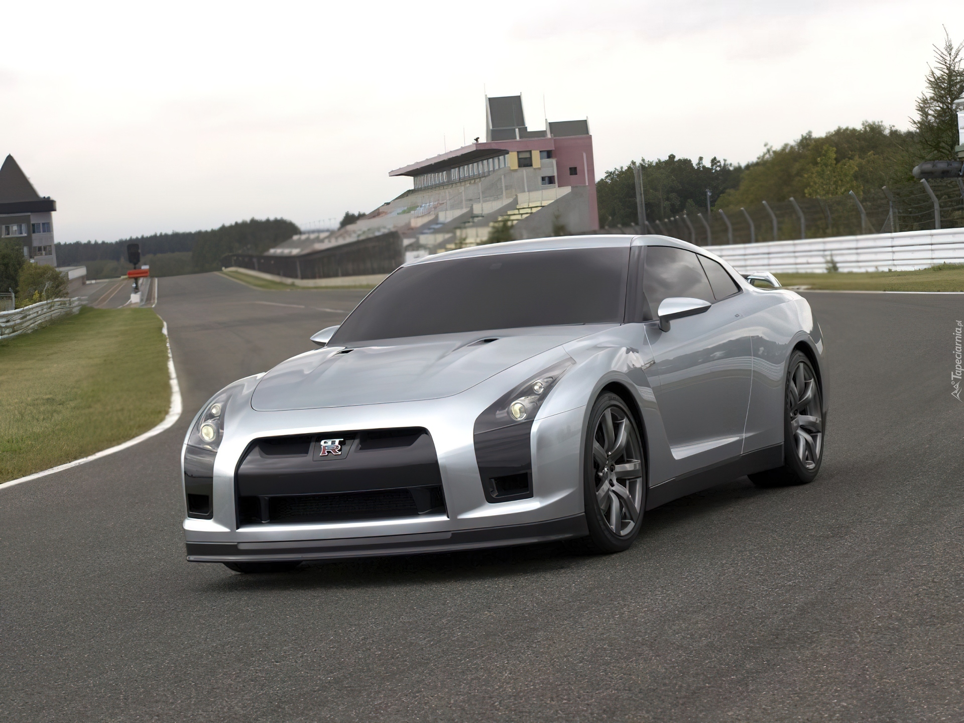 Nissan gtr сзади