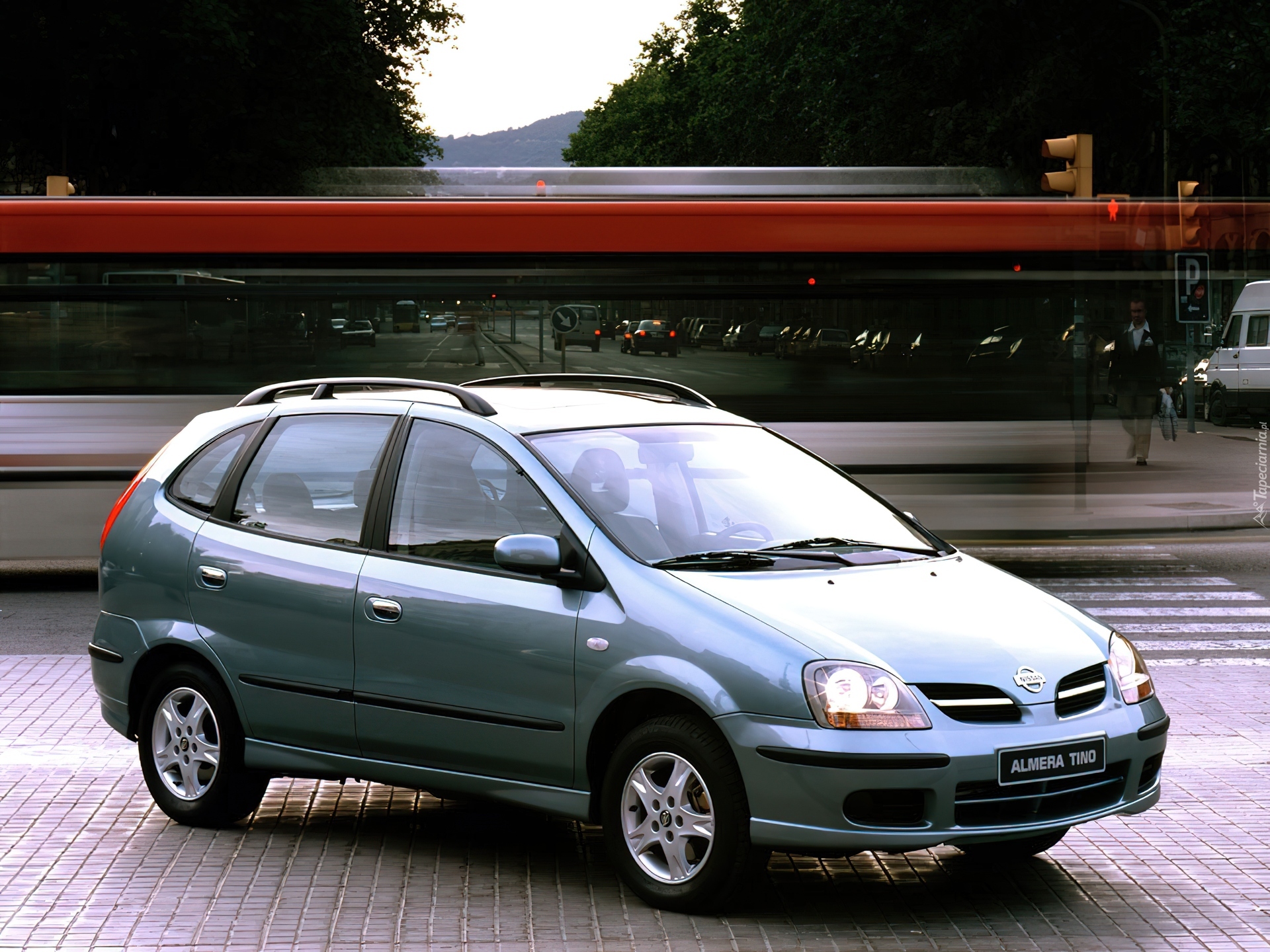 Nissan Almera Tino