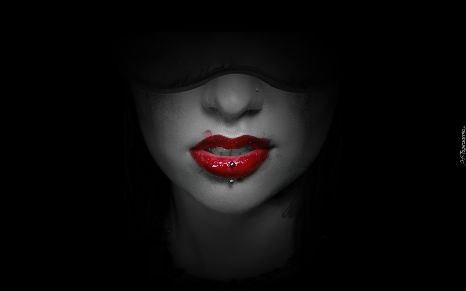 Язык на черном фоне. Женские губы. Красные губы на черном фоне. Девушка с красными губами. Губы девушки.