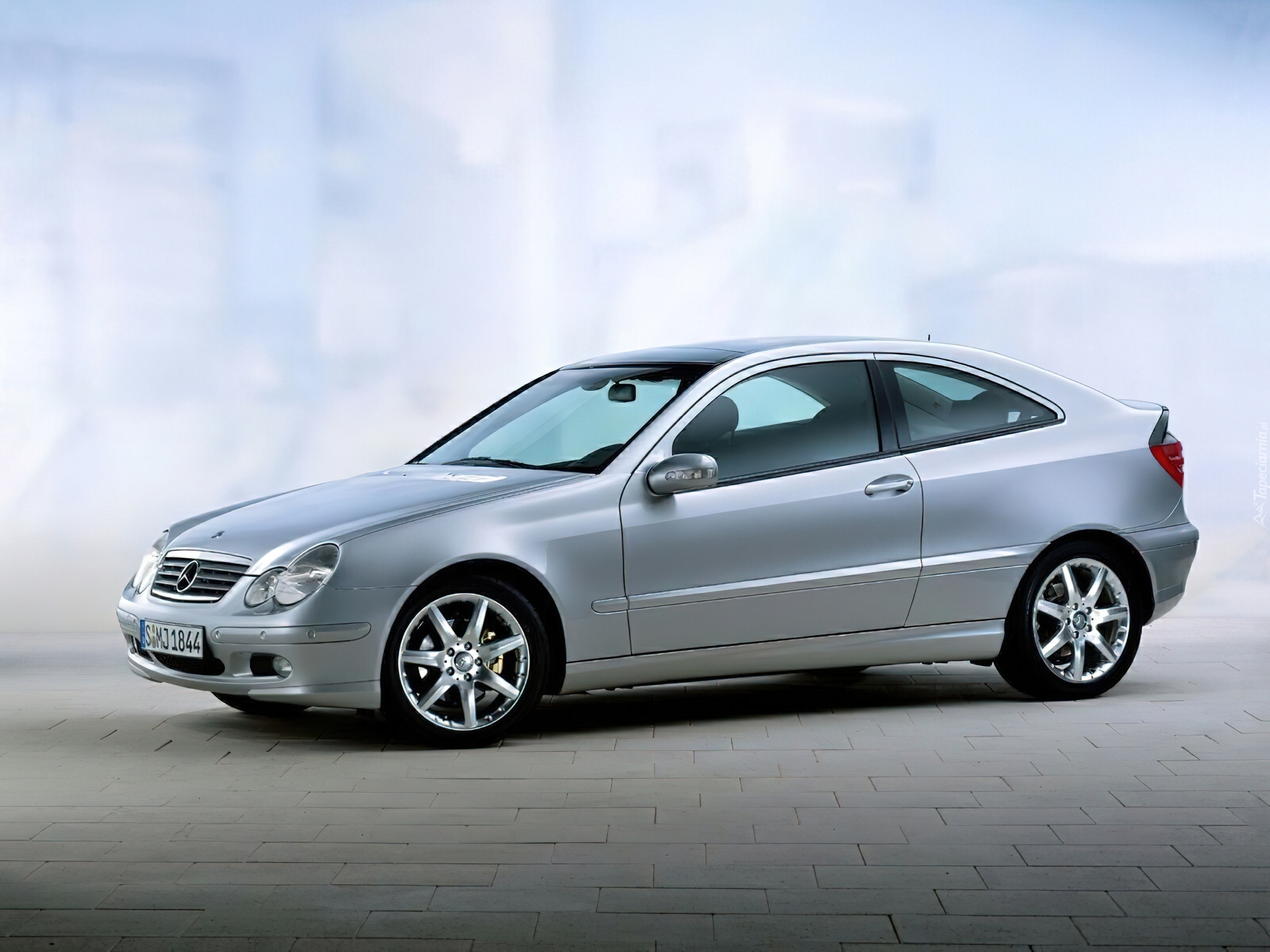 W203