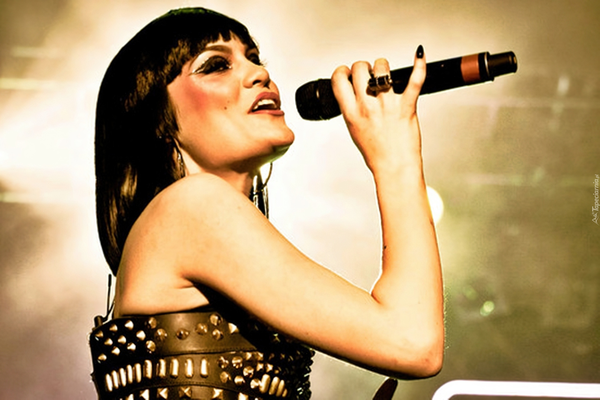 Jessie J., Mikrofon