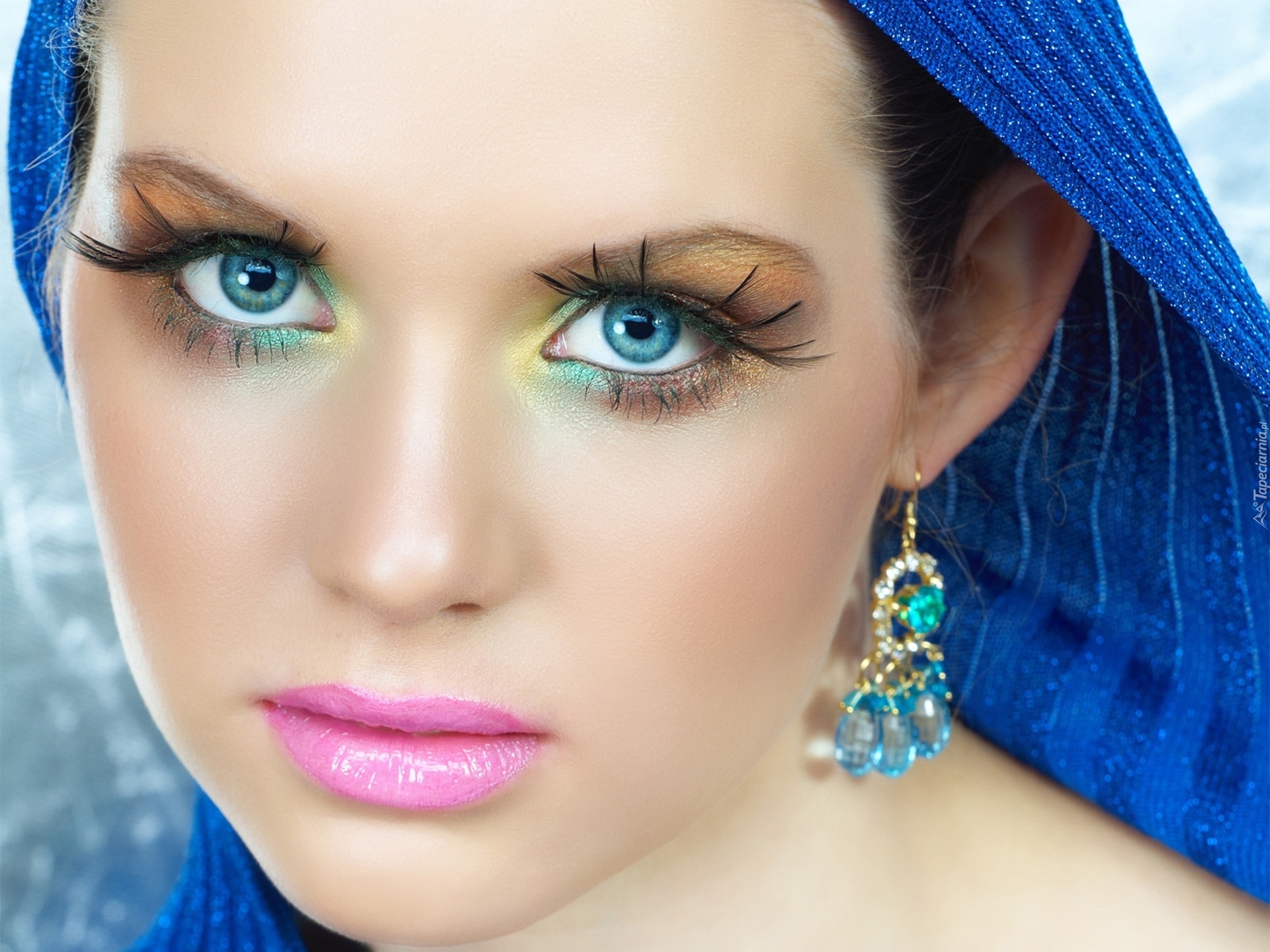 Красивый макияж девушек фото. Красивые женские глаза. Сине зеленый макияж. Синие глаза. Голубые глаза.