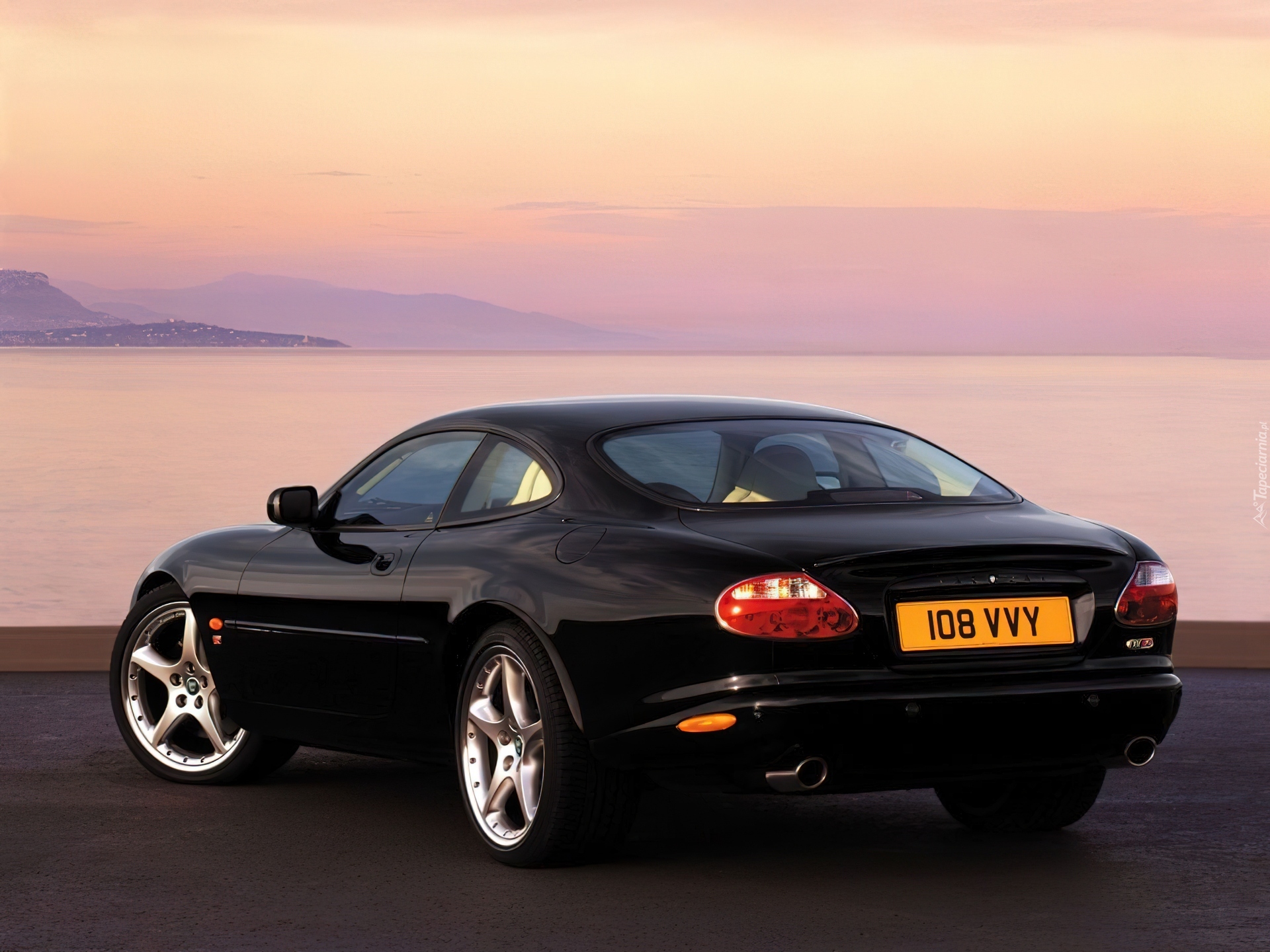 Czarny, Jaguar XKR