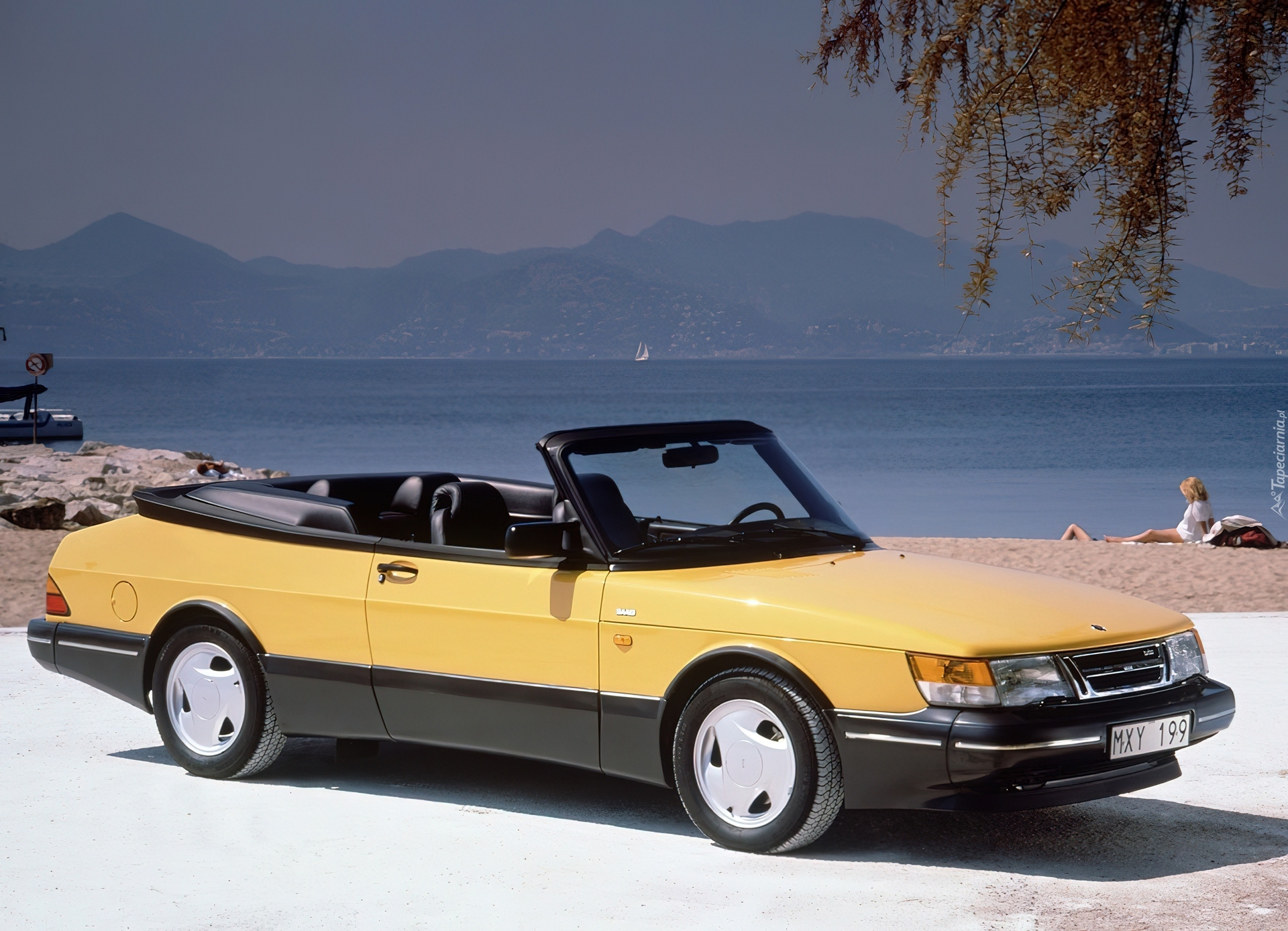 Żółty, Saab 900 Convertible