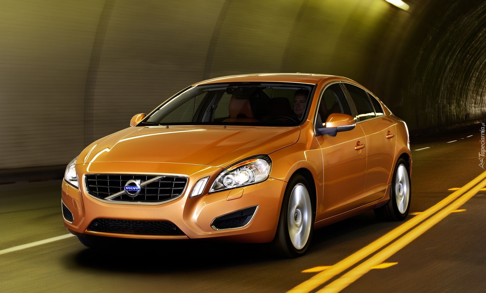 Volvo S-60, Tunel